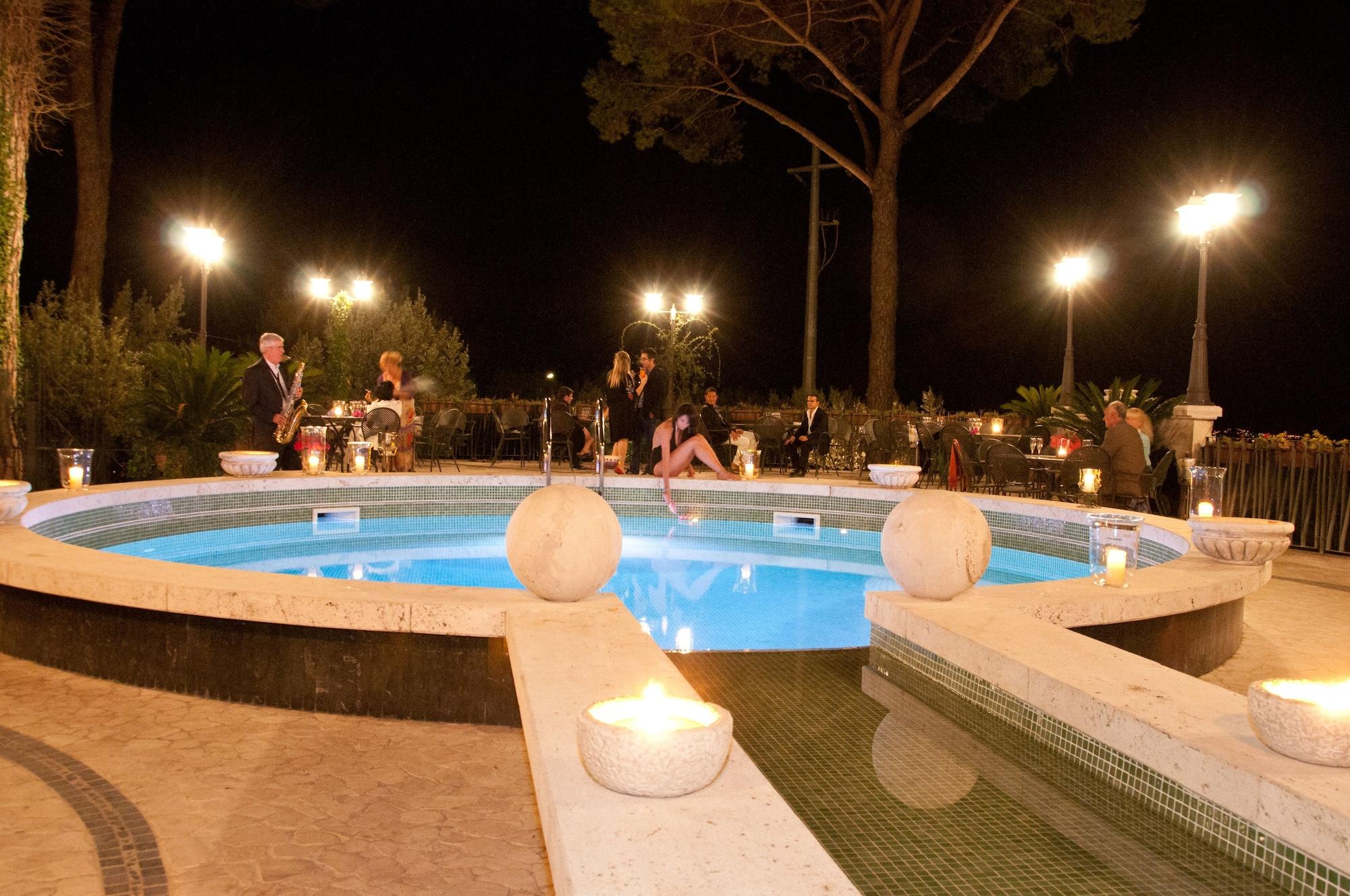 Vista Piscina Villa Euchelia Resort
