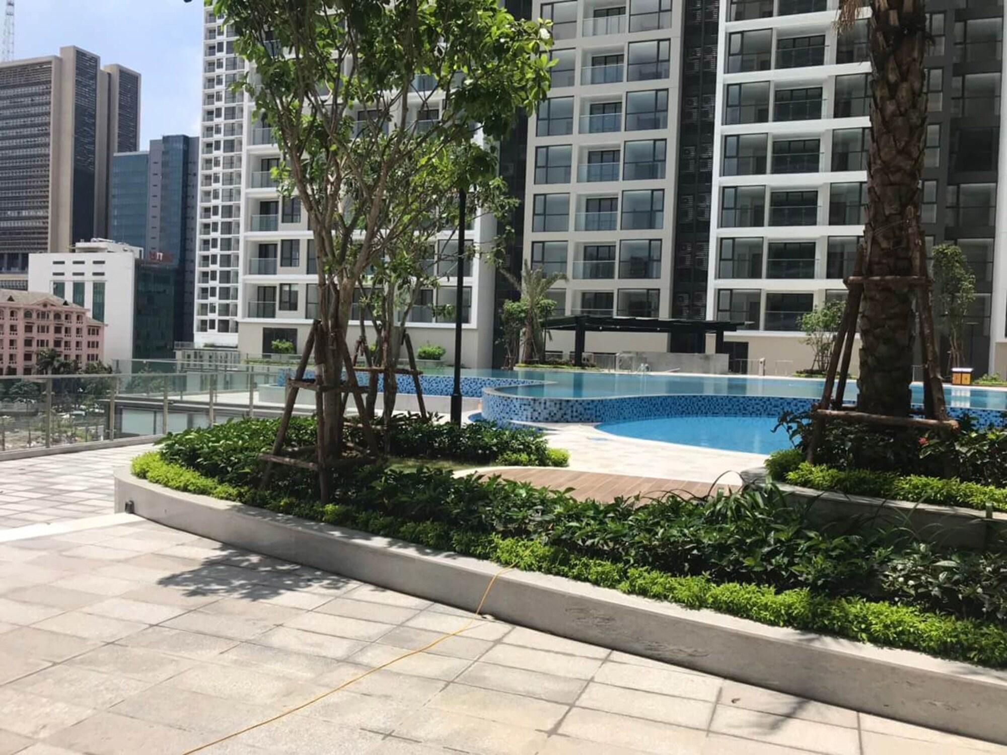 Vista Piscina Luxury Apartment Vinhomes Skylake