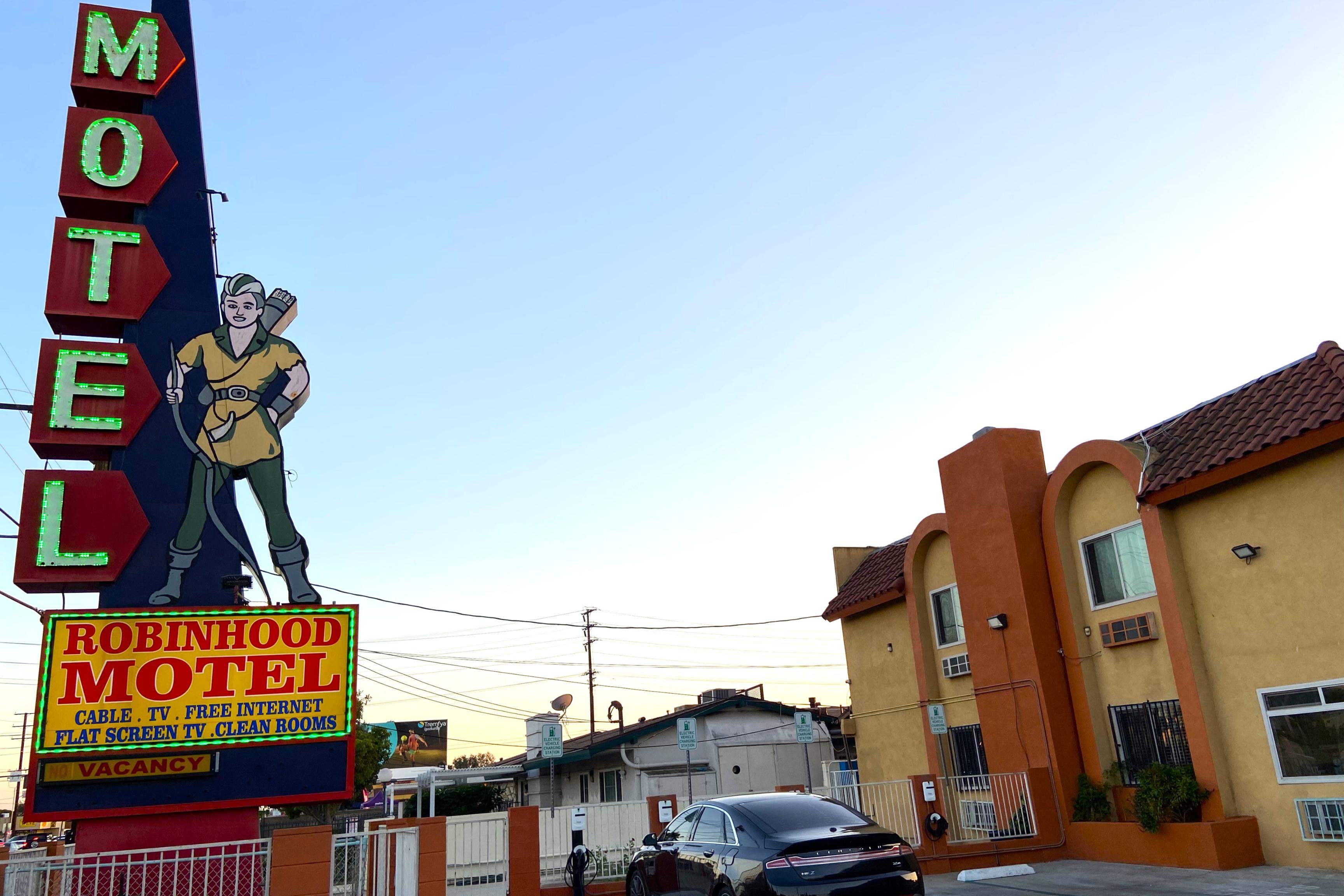 Varios Robinhood Motel Anaheim West