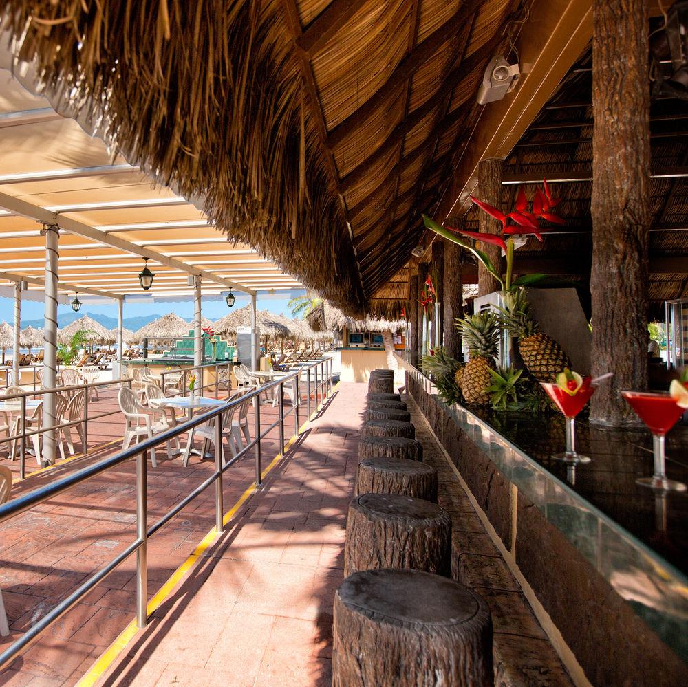 Bar/Lounge Paradise Village Beach Resort and Spa