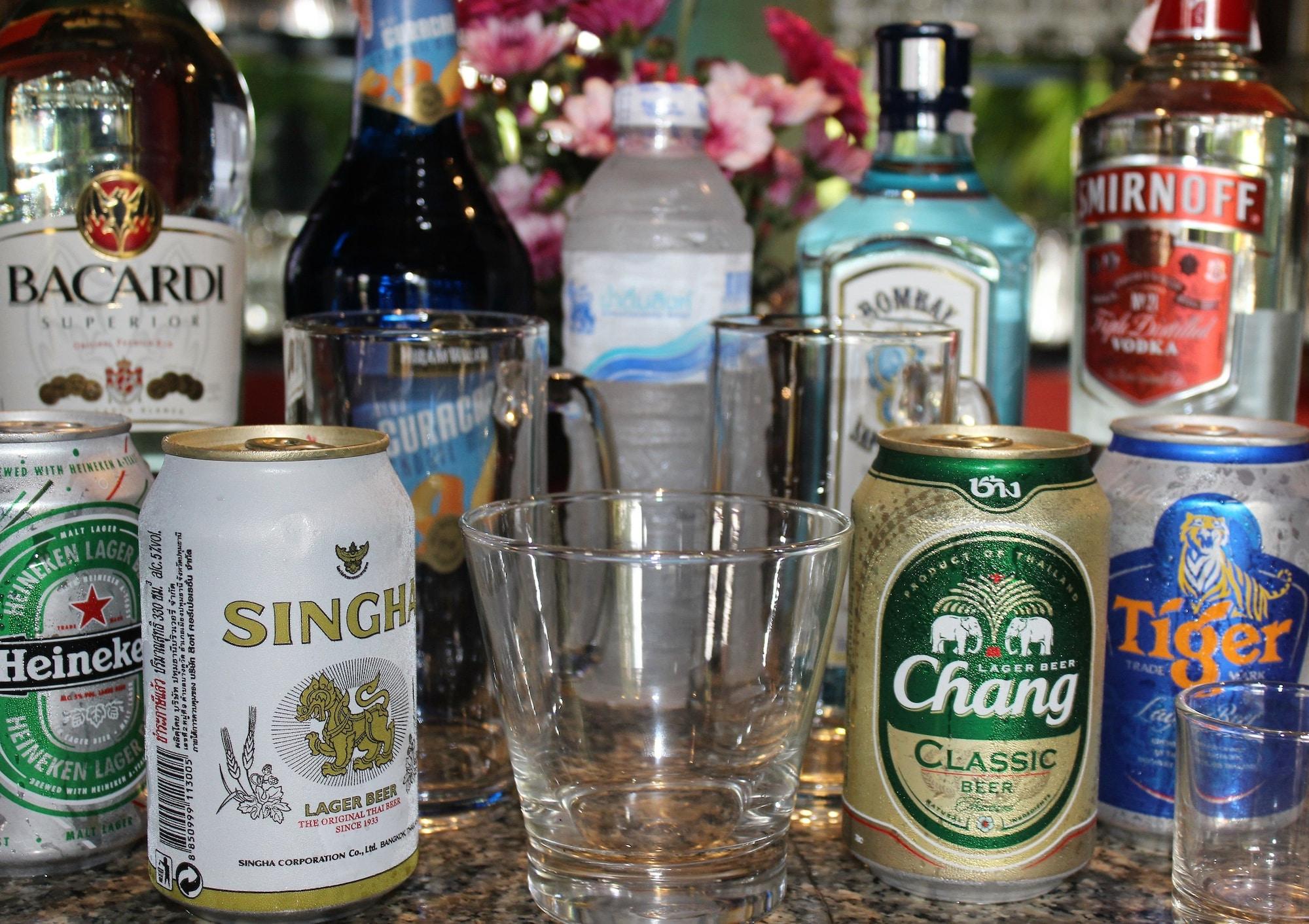 Bar/Salón Kelly’s Residency