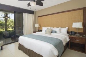 Alquiler Vacacional - Luxurious garden setting in gated community with private beach