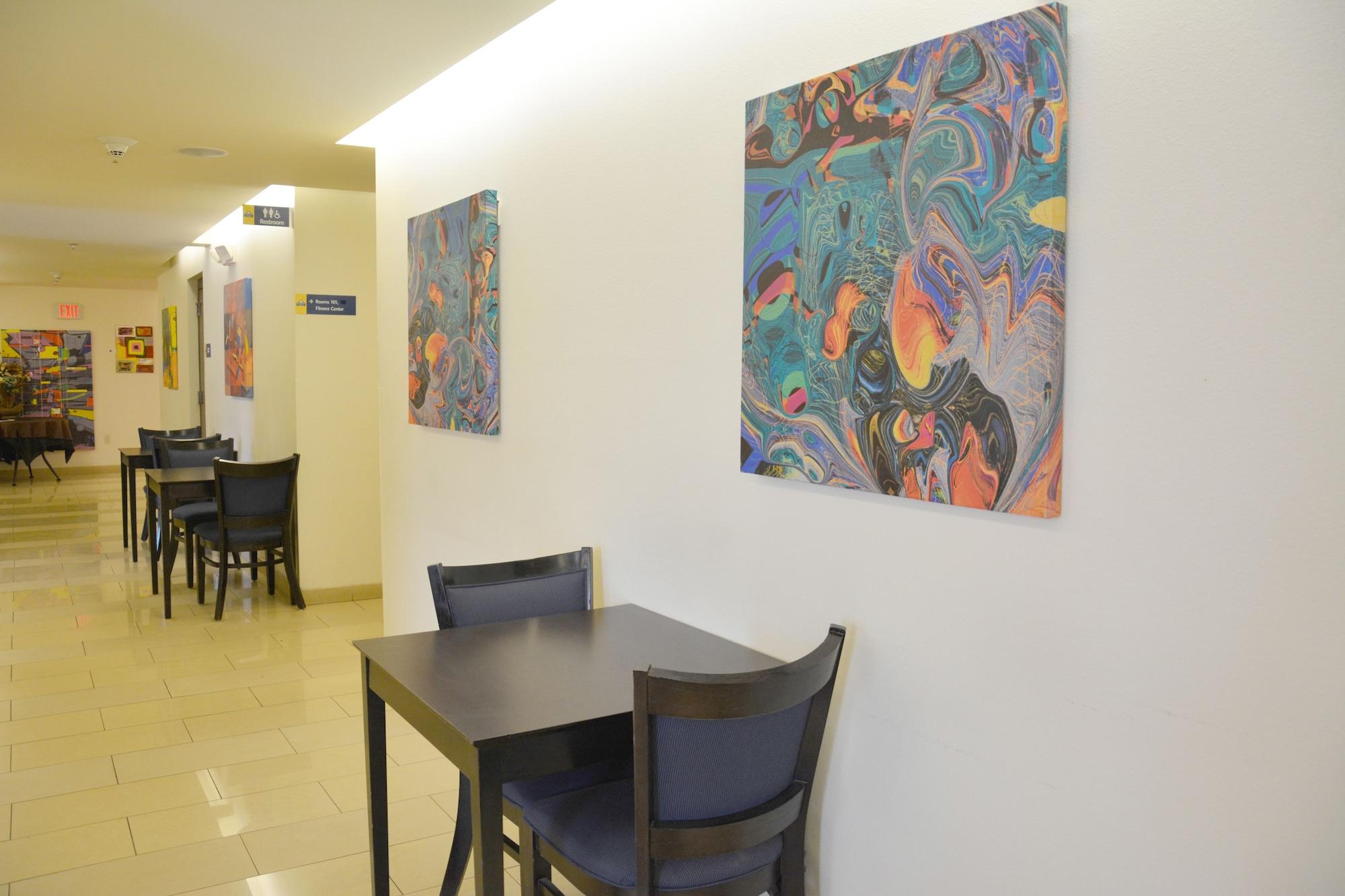 Restaurant Days Inn & Suites by Wyndham Milwaukee
