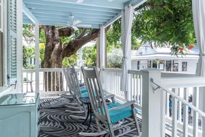Alojamiento - The Porch on Frances Inn
