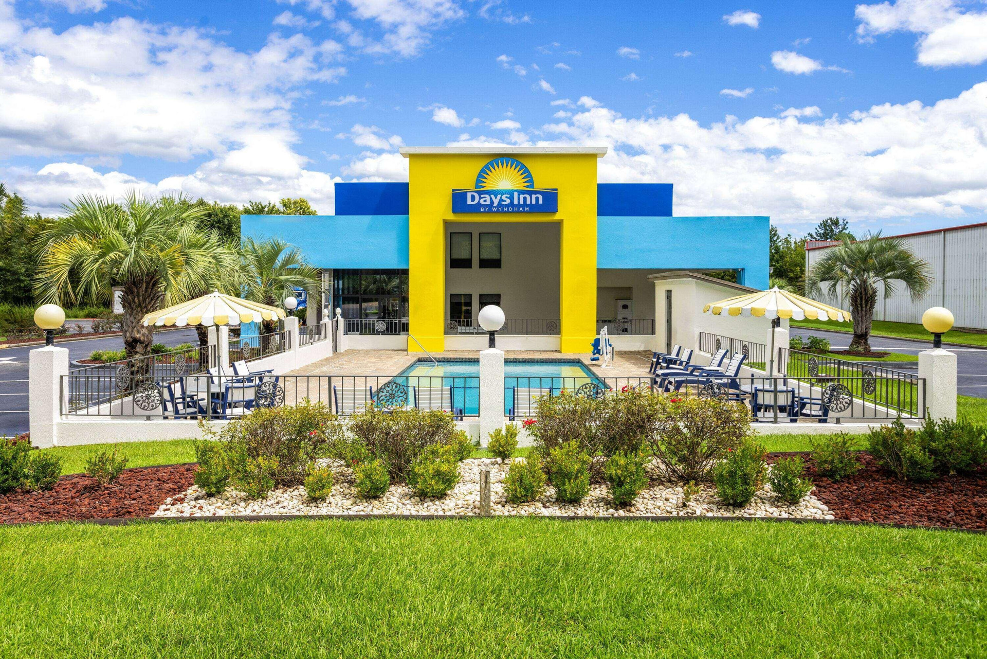 Vista Exterior Days Inn by Wyndham Ladson Summerville Charleston