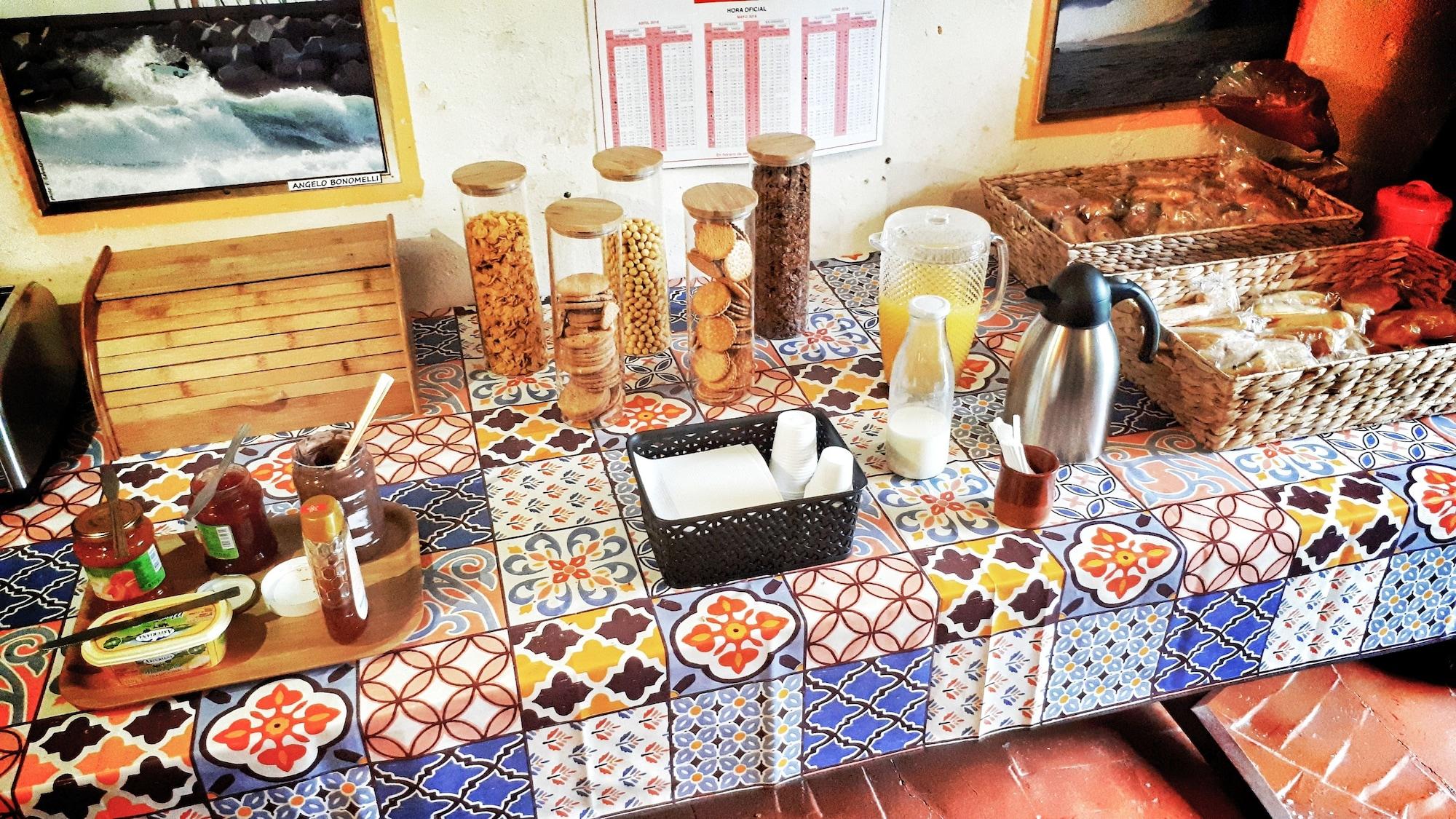 Restaurant SURFtoLIVE House - Hostel