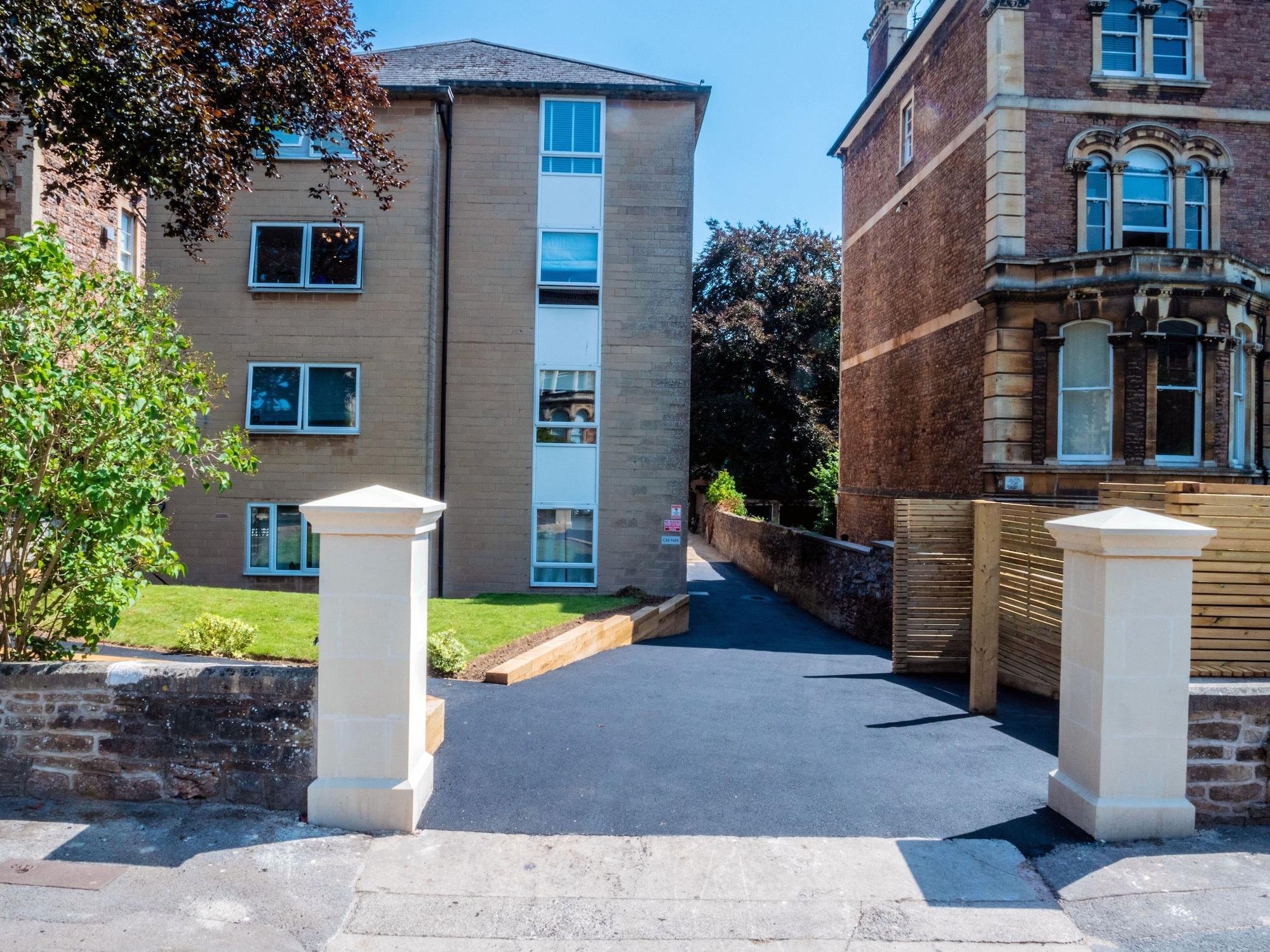 Vista Exterior Alison Court