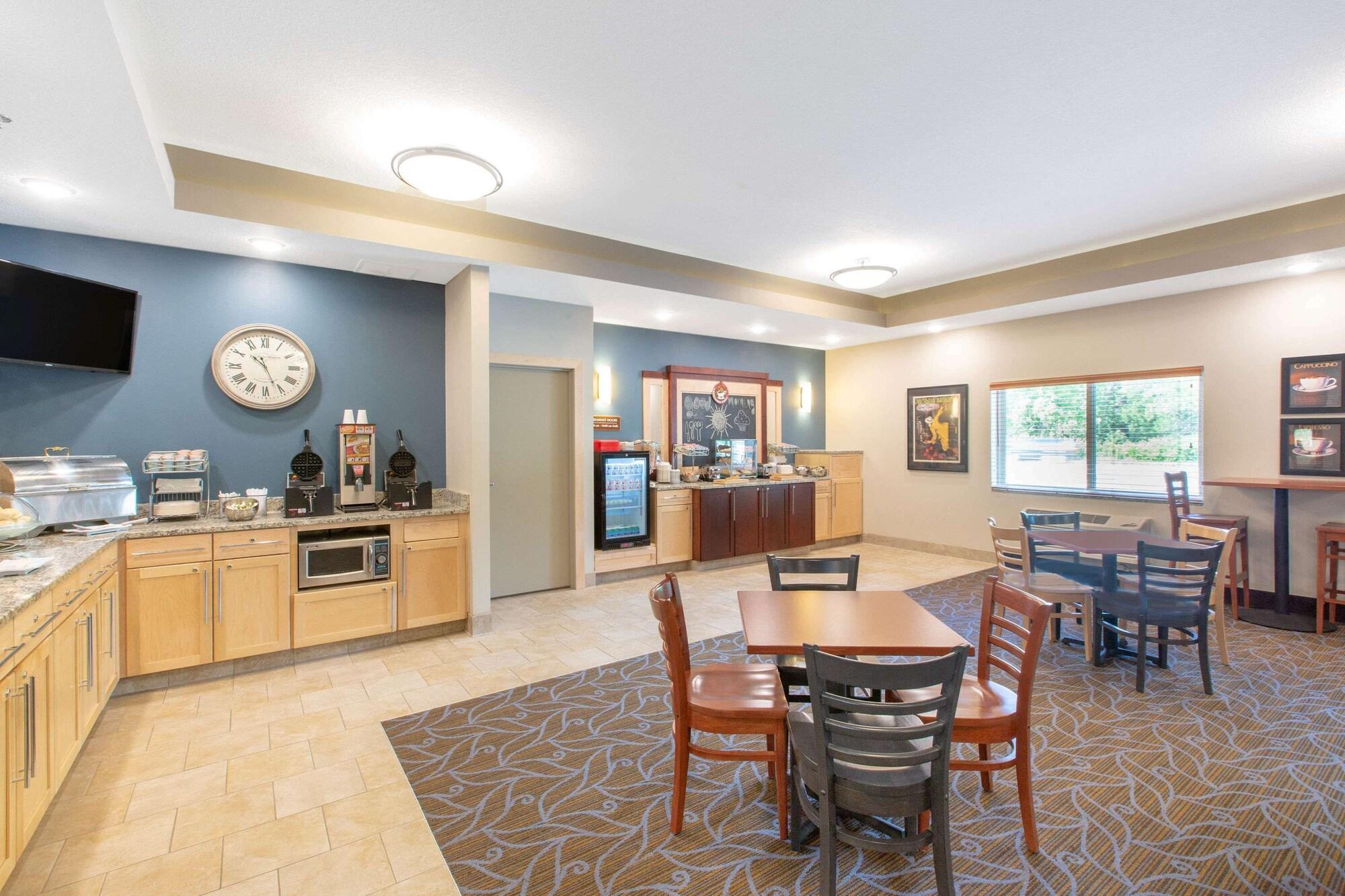 Restaurant AmericInn by Wyndham Humboldt