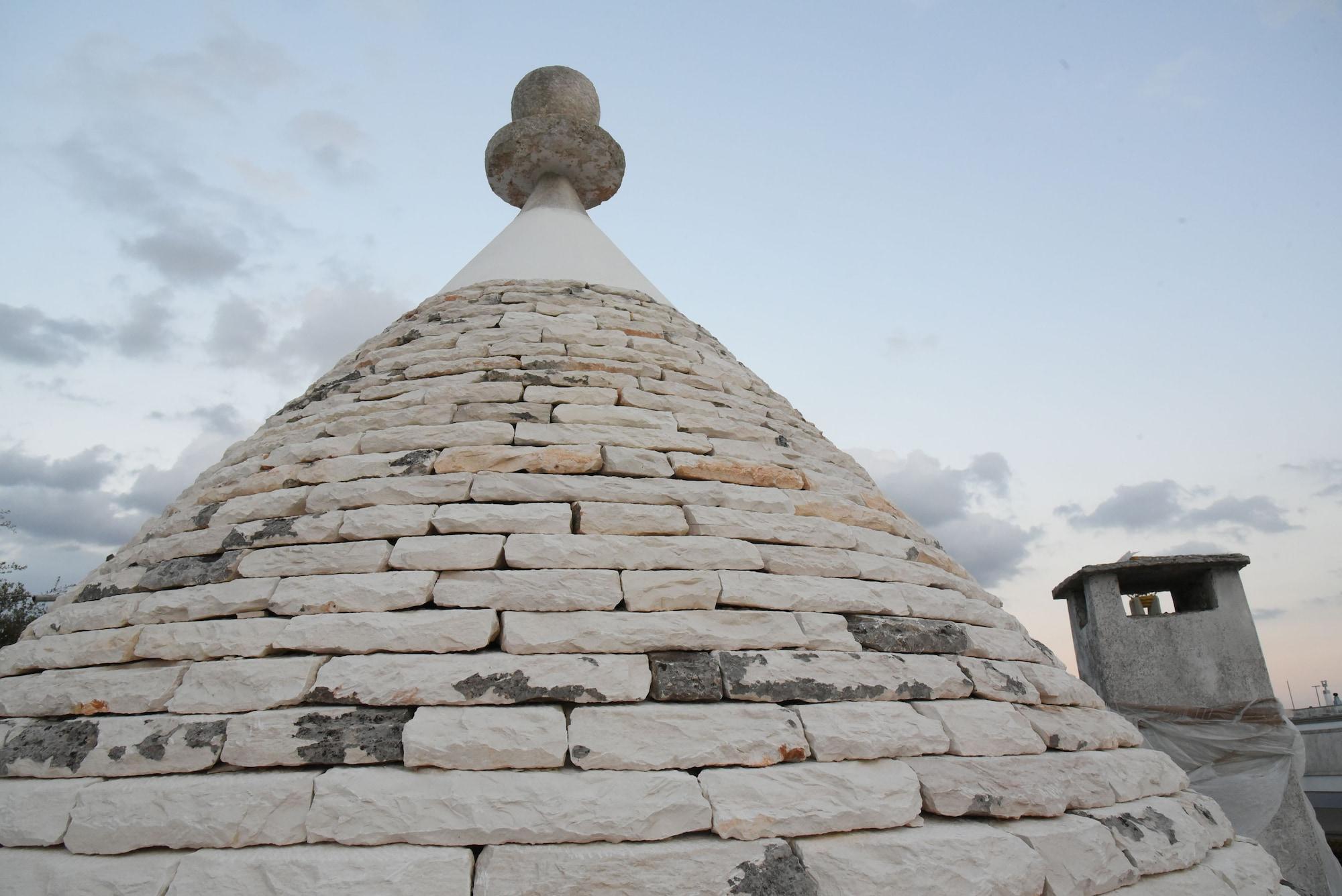 Vista Exterior Trulli Occhi di Pietra
