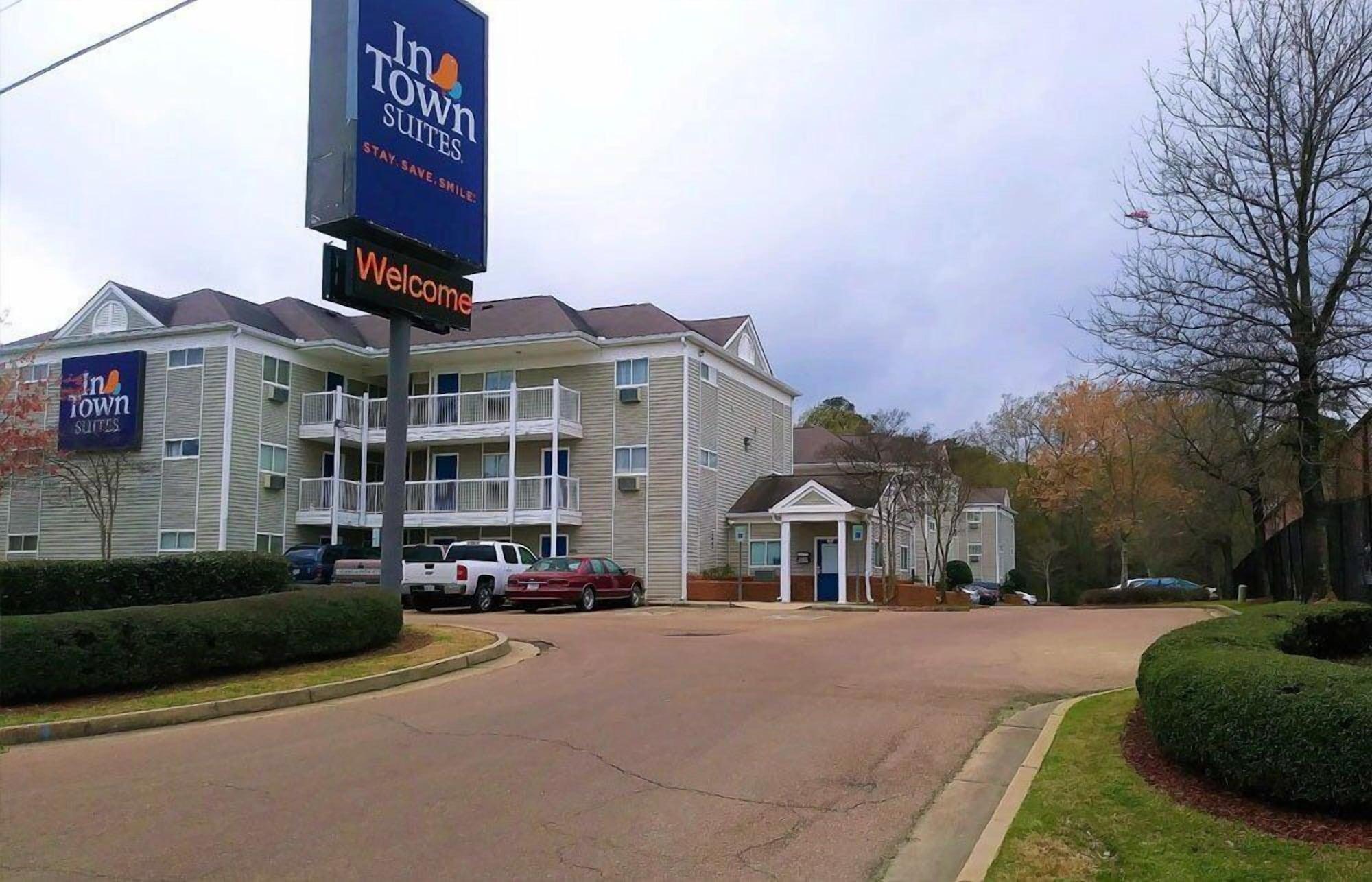 Vista Exterior Intown Suites Extended Stay Jackson Ms