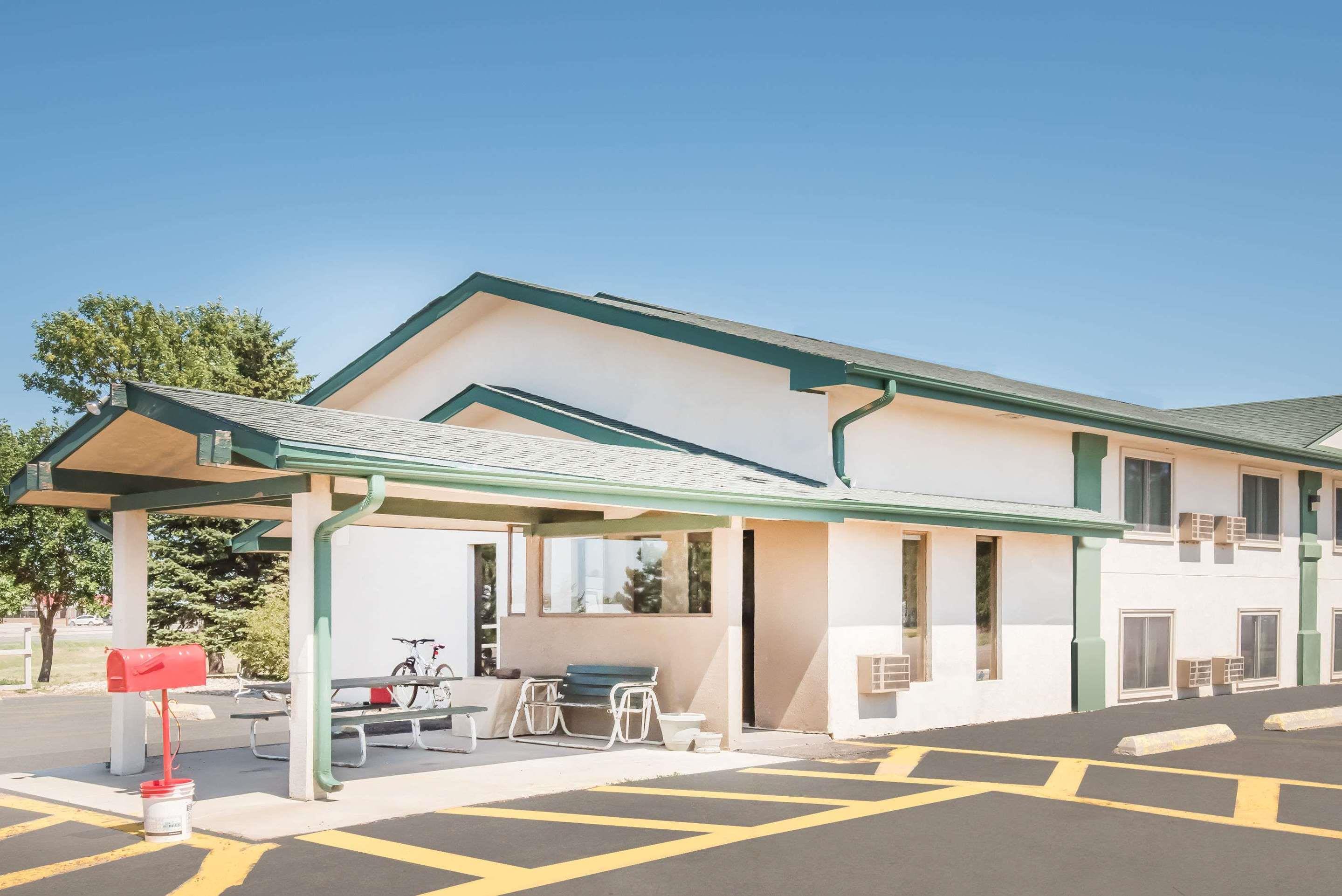 Vista Exterior Super 8 By Wyndham Miller
