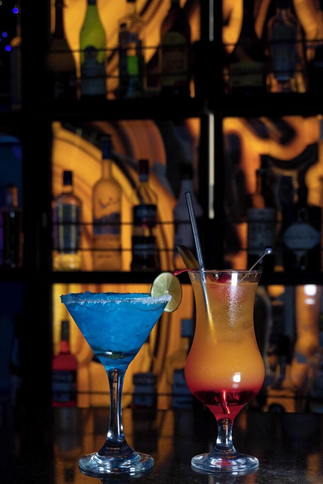 Bar/Salón Suites Mine