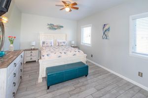 Alquiler Vacacional - Dog friendly! Oceanfront home with side to side views! Hear the sea lions!