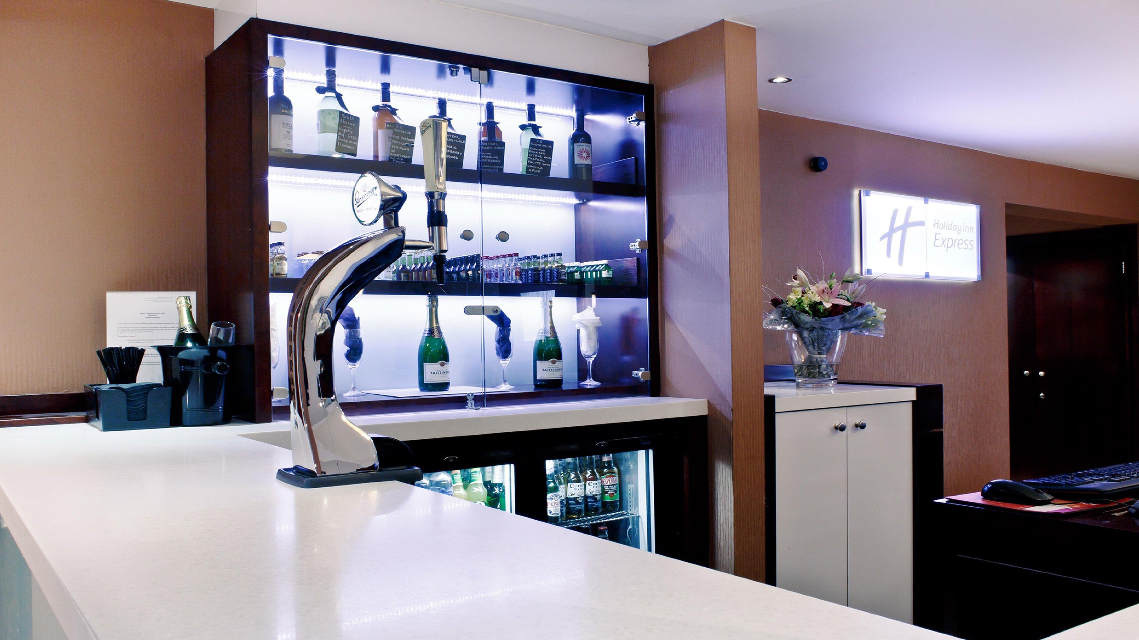 Bar/Salón Holiday Inn Express Glenrothes by IHG