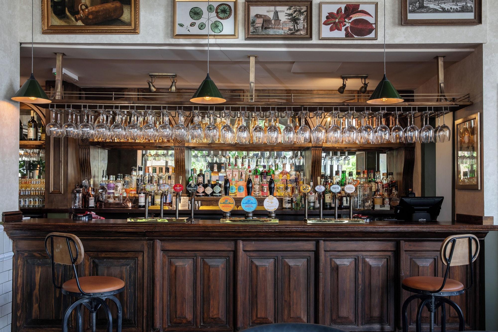 Bar/Salón Brewers Inn Hotel