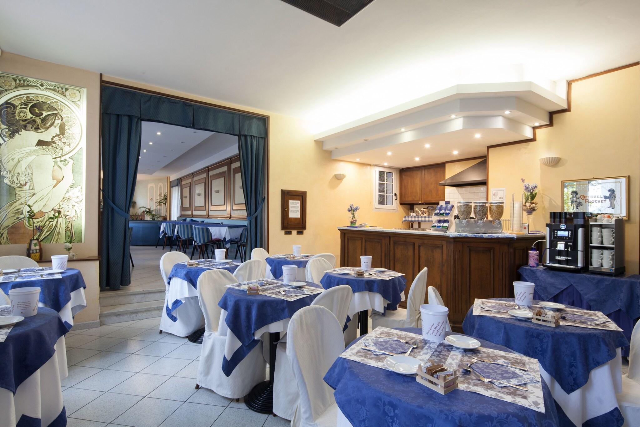 Bar/Salón Hotel Nella