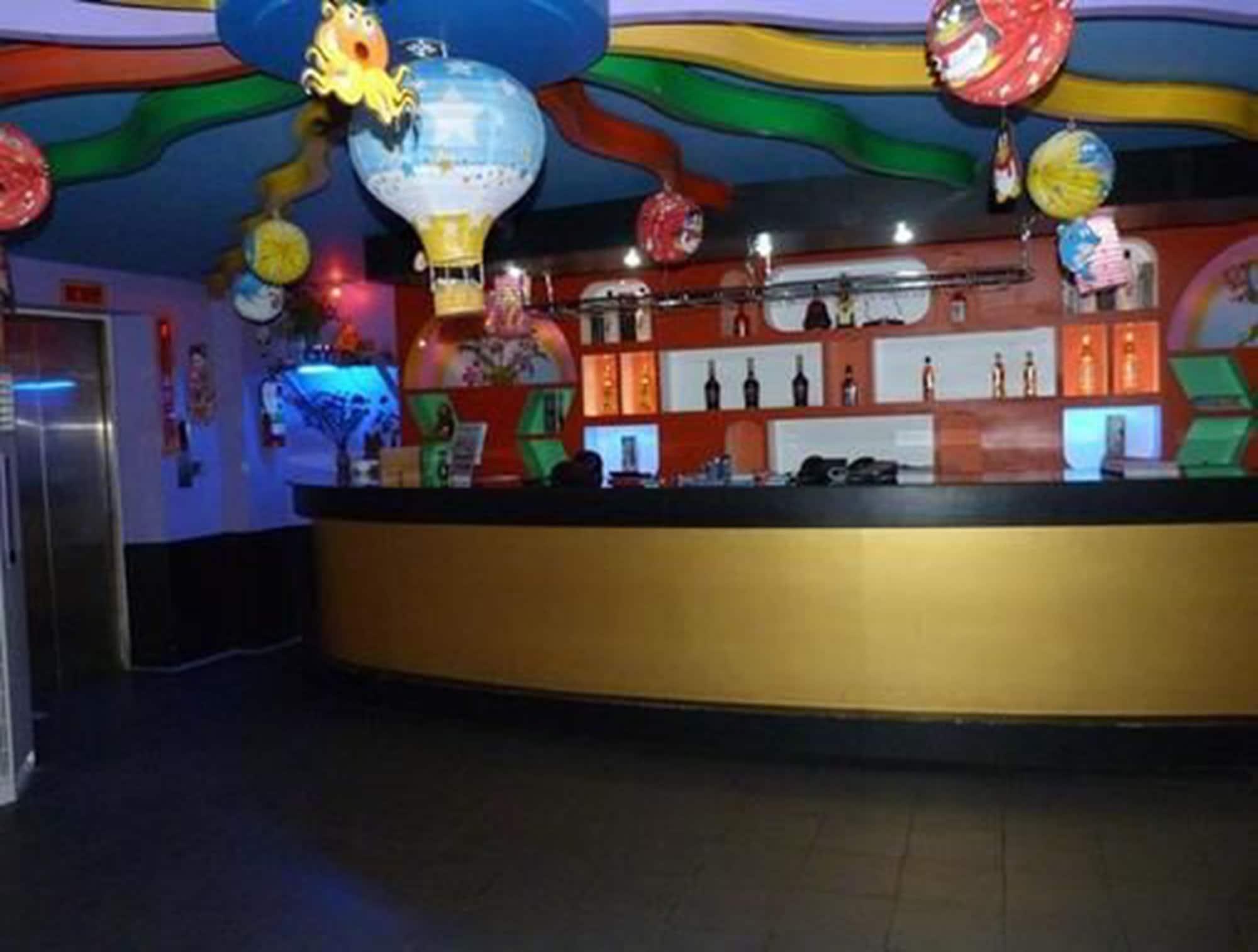 Bar/Salón Olympic Hotel