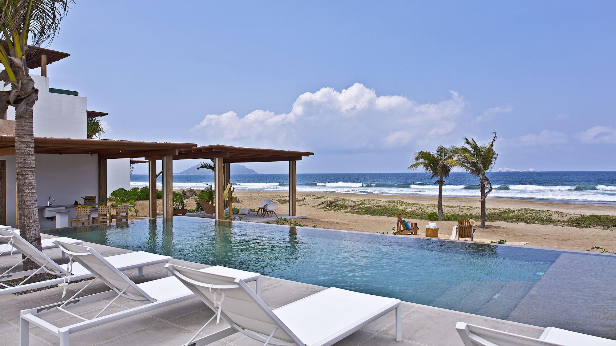 Vista Piscina Marea Beachfront Villas
