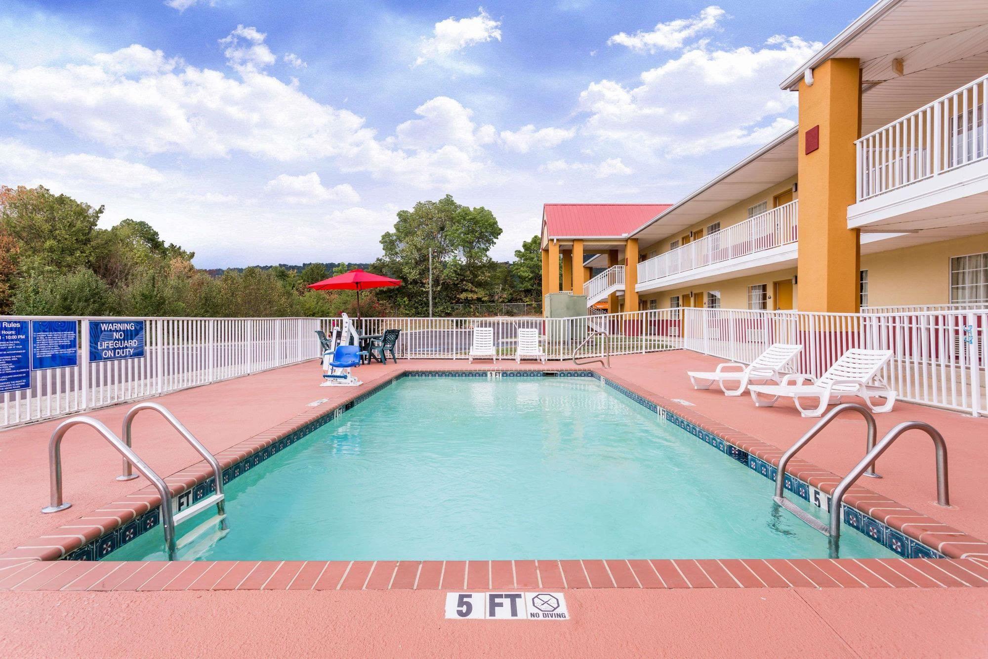 Vista Piscina Days Inn by Wyndham Trenton
