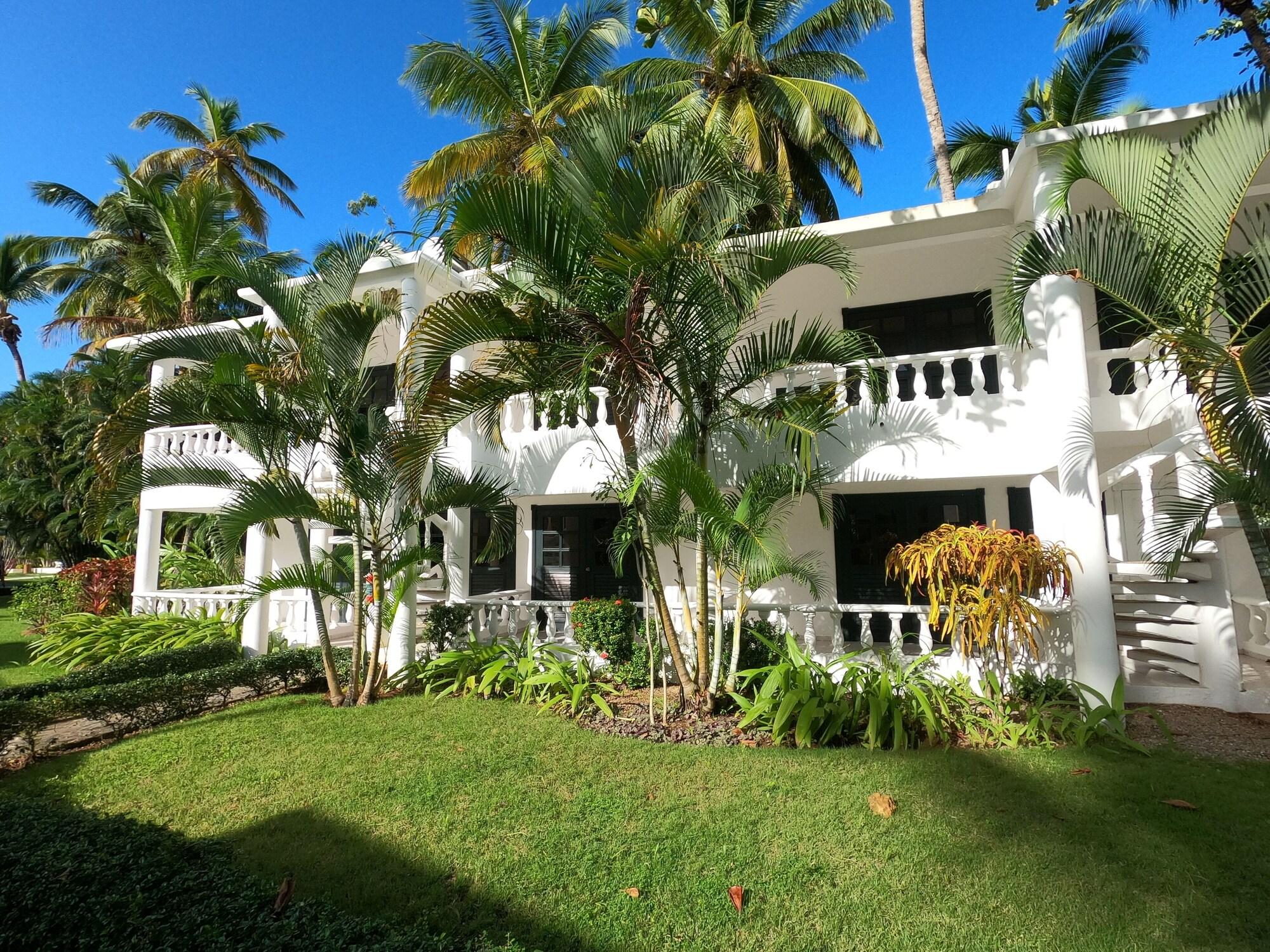 Vista Exterior Turtle Lagoon Beach
