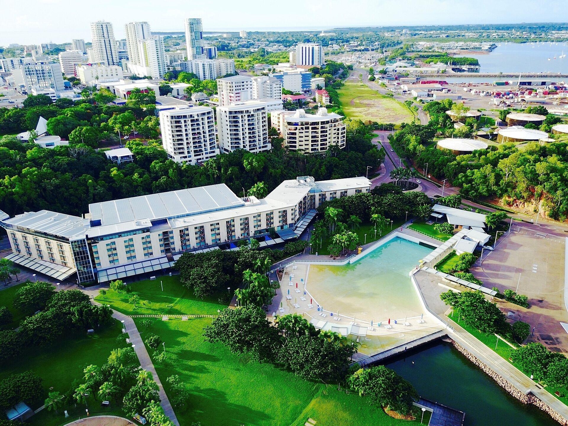 Vista Exterior Darwin Executive Studio