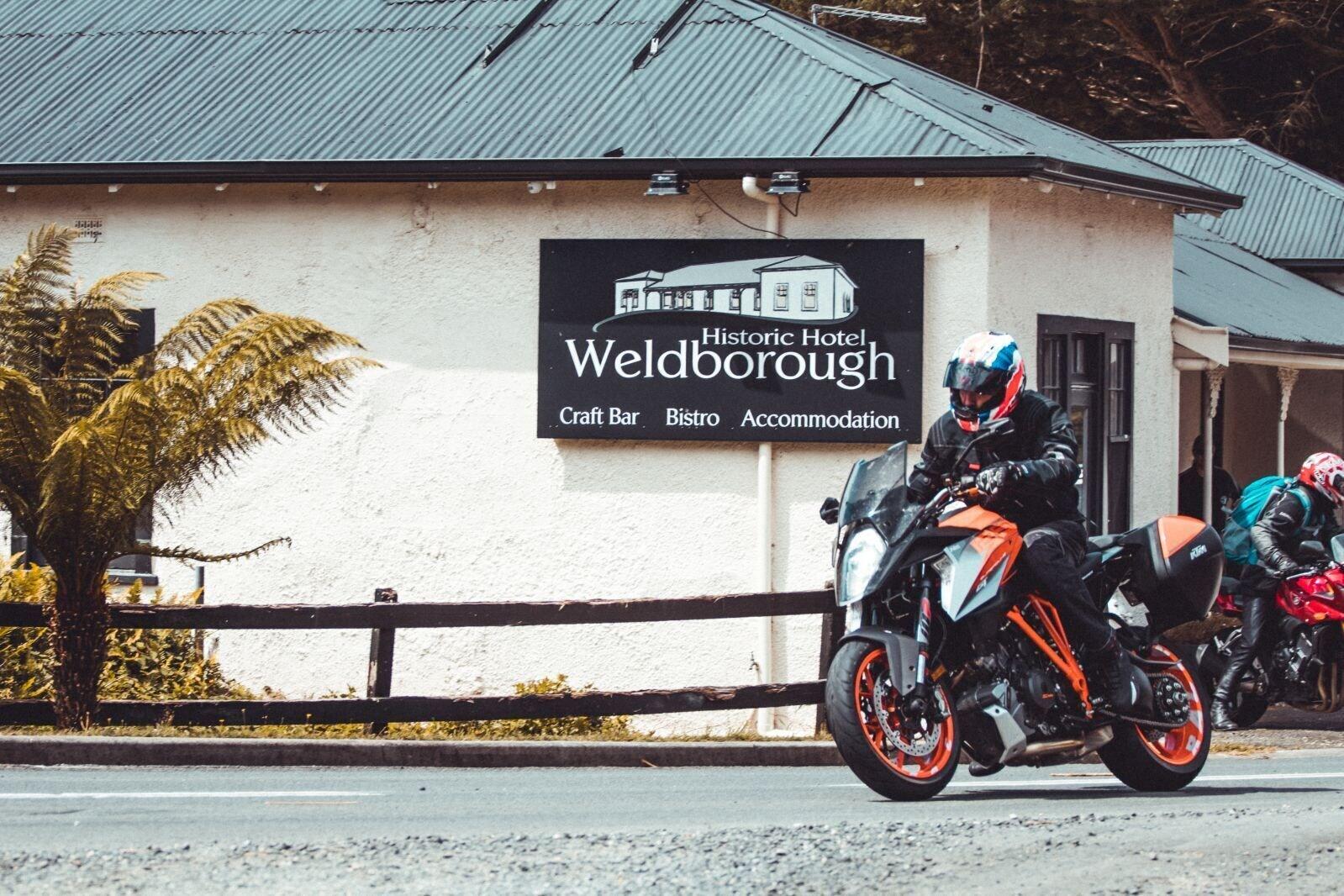 Varios Weldborough Hotel