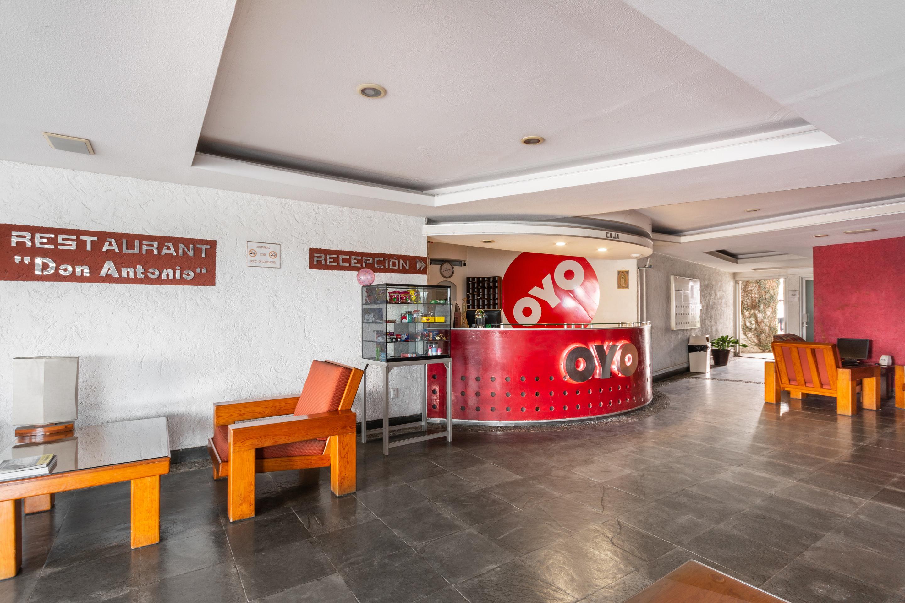 Vista Lobby OYO Hotel Casa Blanca