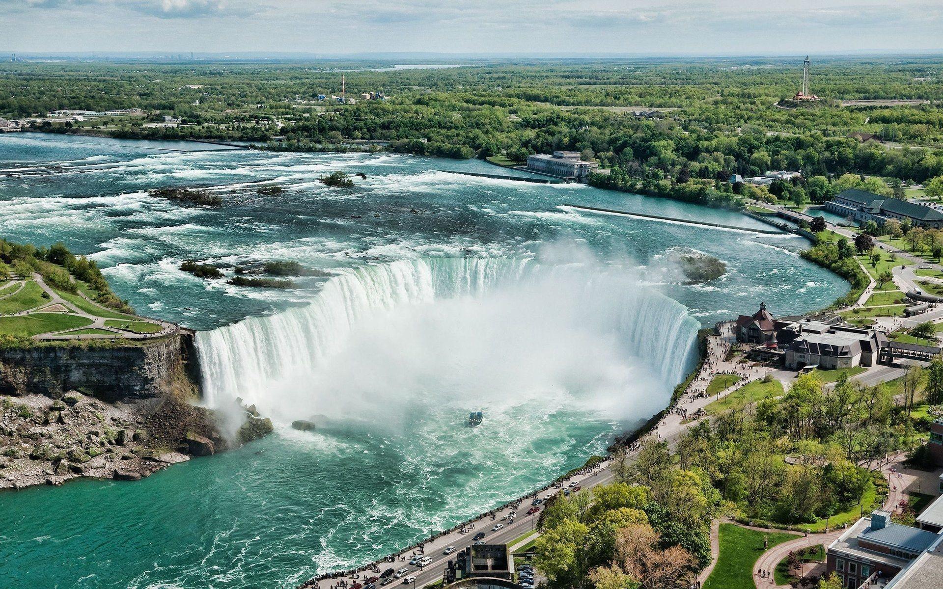 Vista Exterior Howard Johnson by Wyndham Niagara Falls