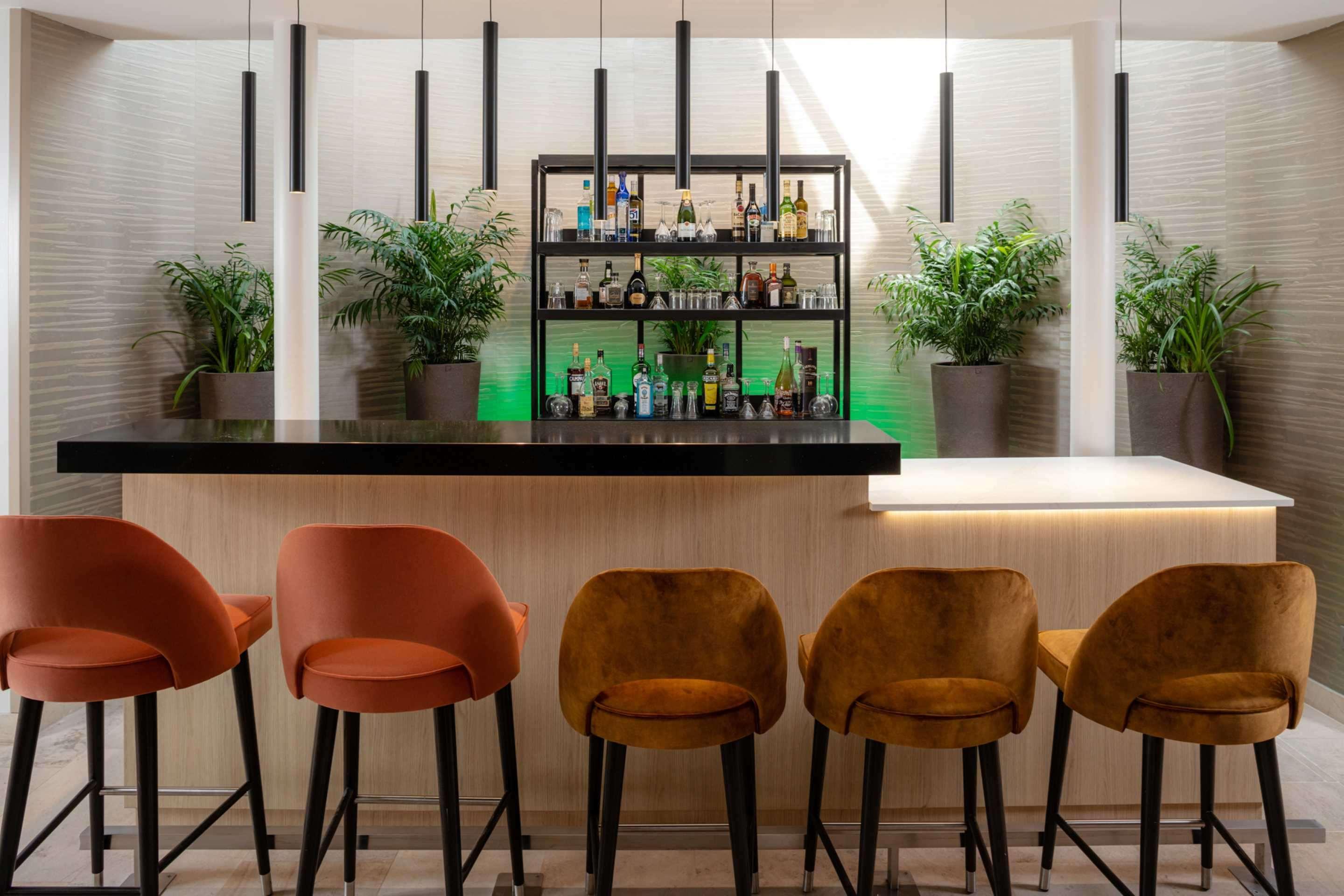 Bar/Salón Best Western Plus Le Lavarin