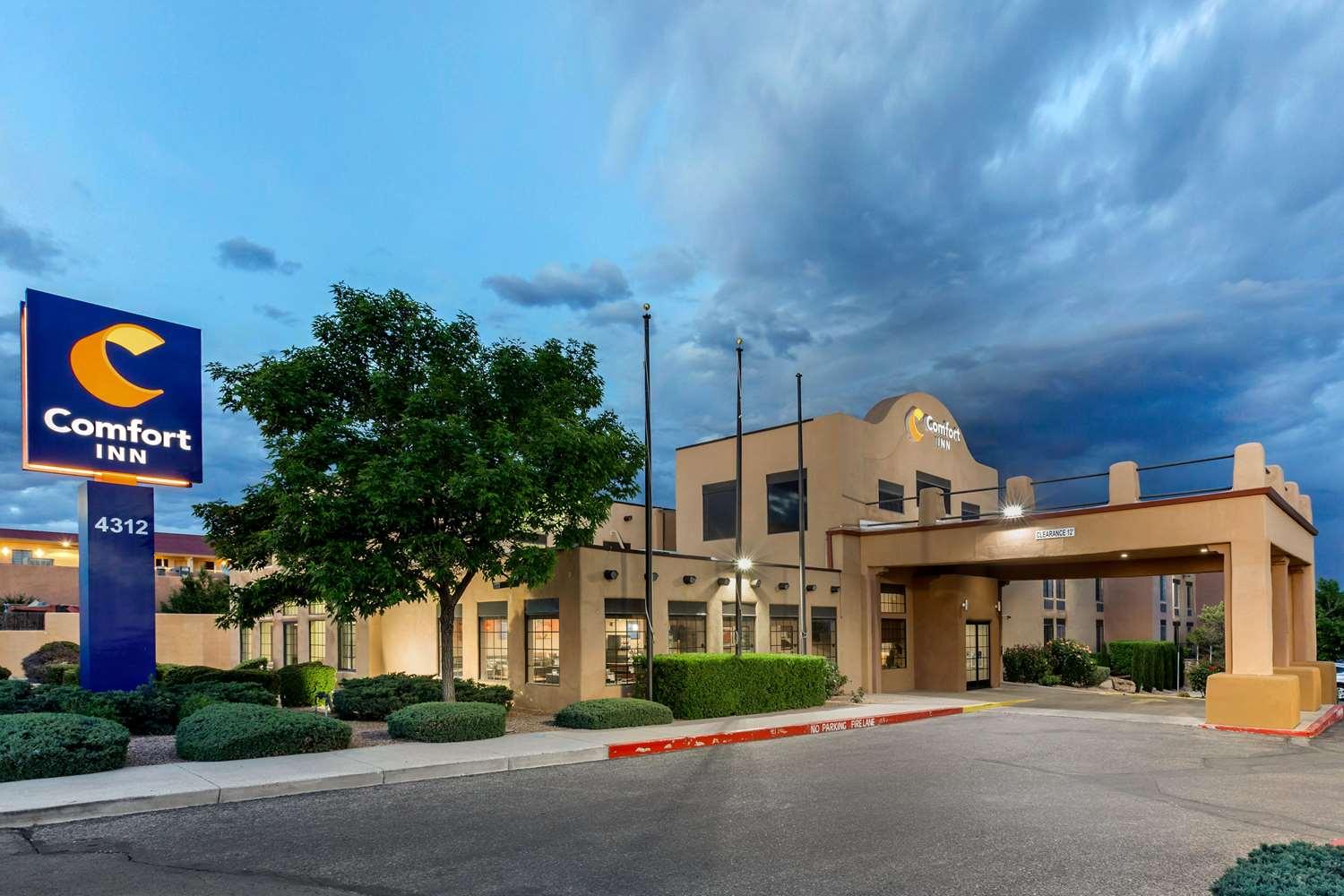 Vista Exterior Comfort Inn Santa Fe