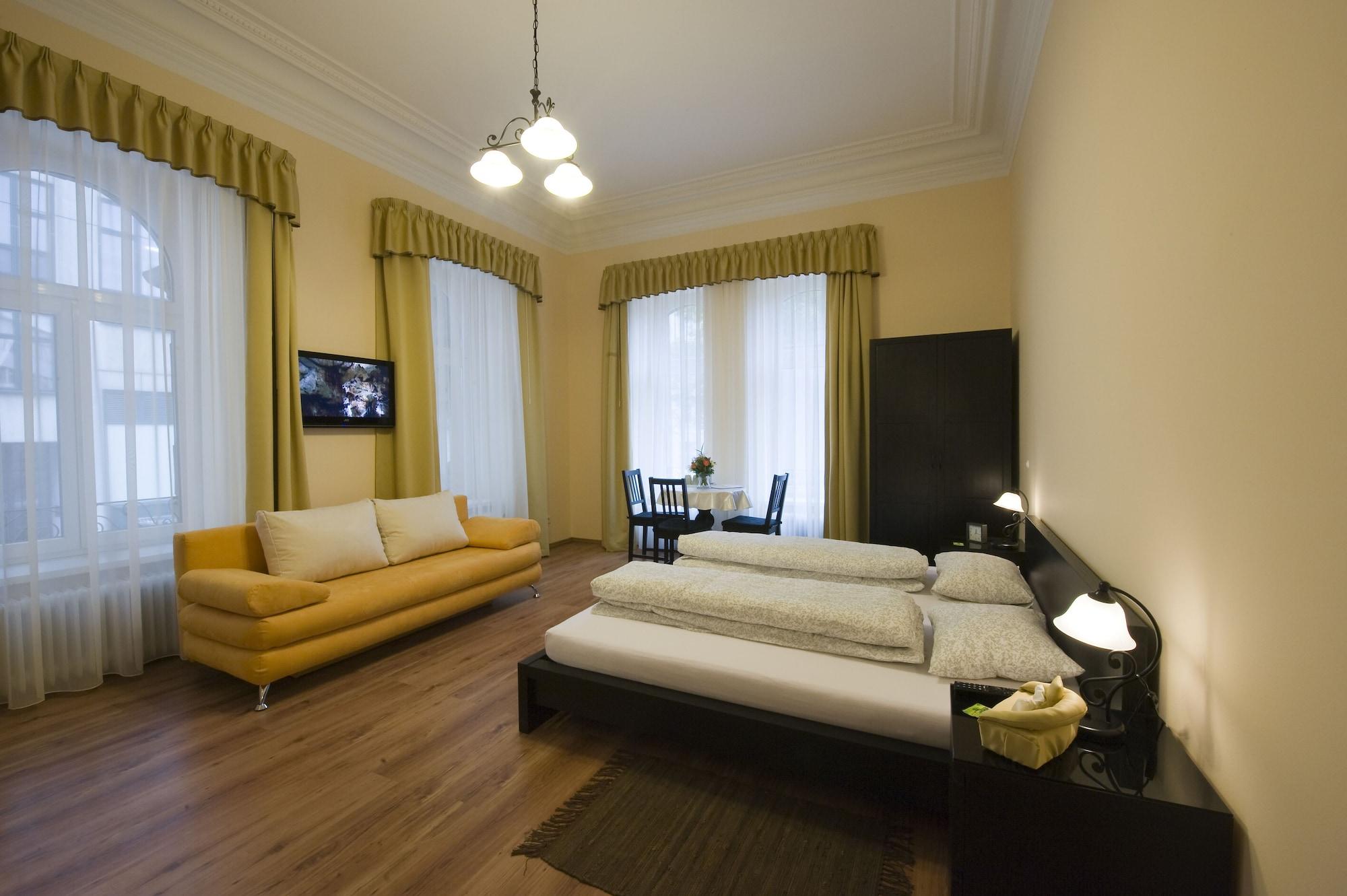 Varios K&T Boardinghouse