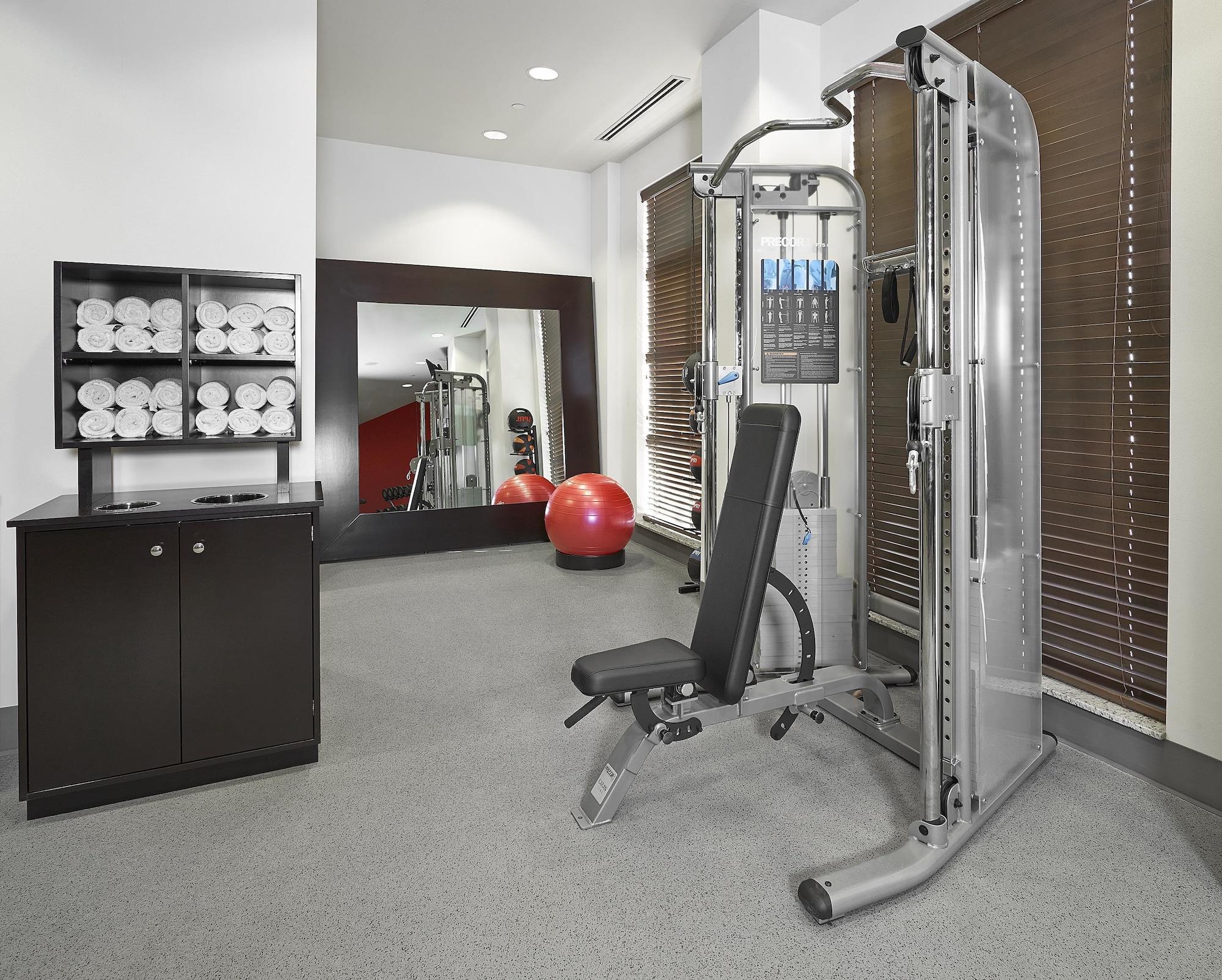 Gimnasio Homewood Suites by Hilton Calgary-Airport, Alberta, Canada