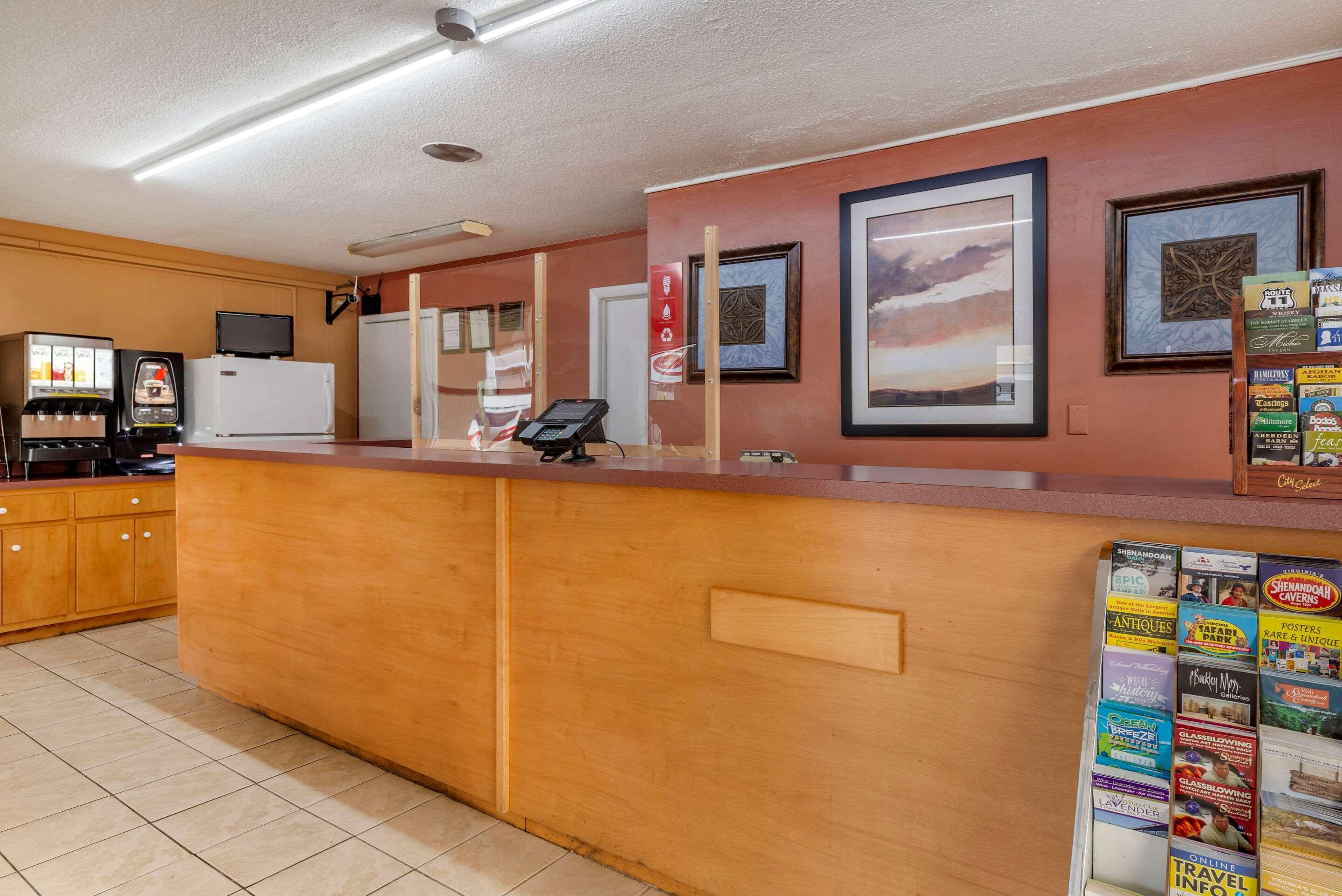 Vista Lobby Econo Lodge North