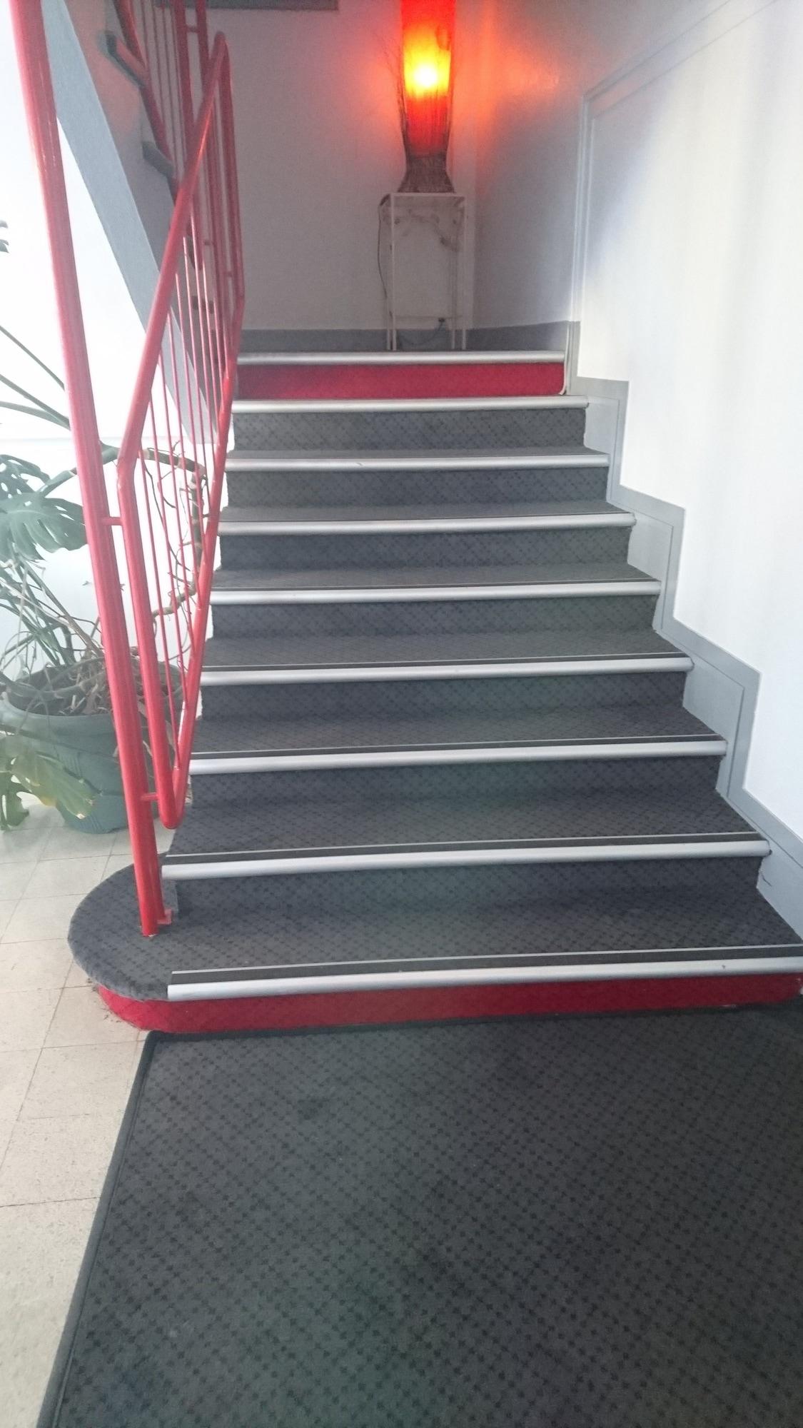 Varios Brit Hotel Hermitage
