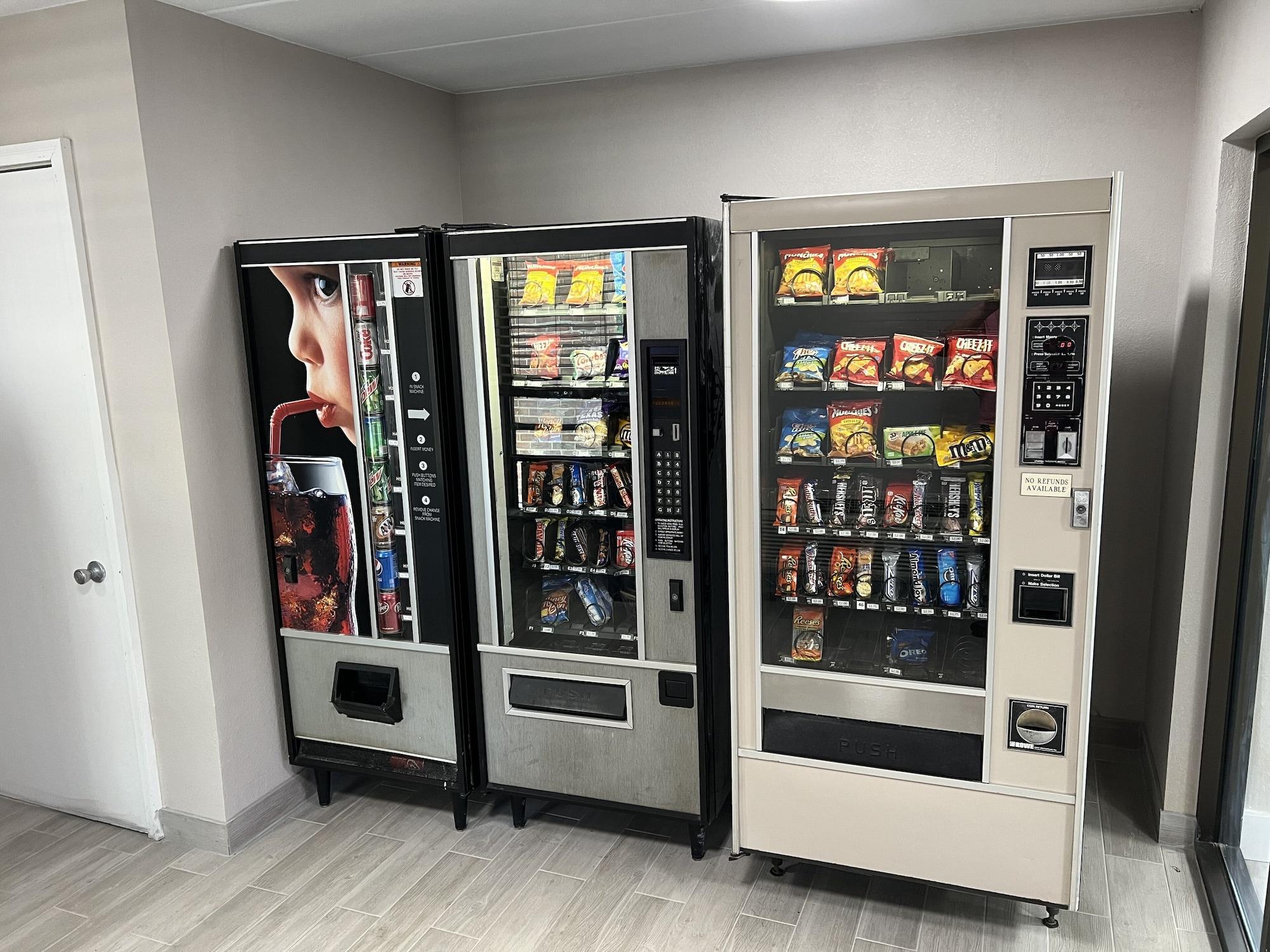 Vista Lobby Days Inn by Wyndham Cincinnati East