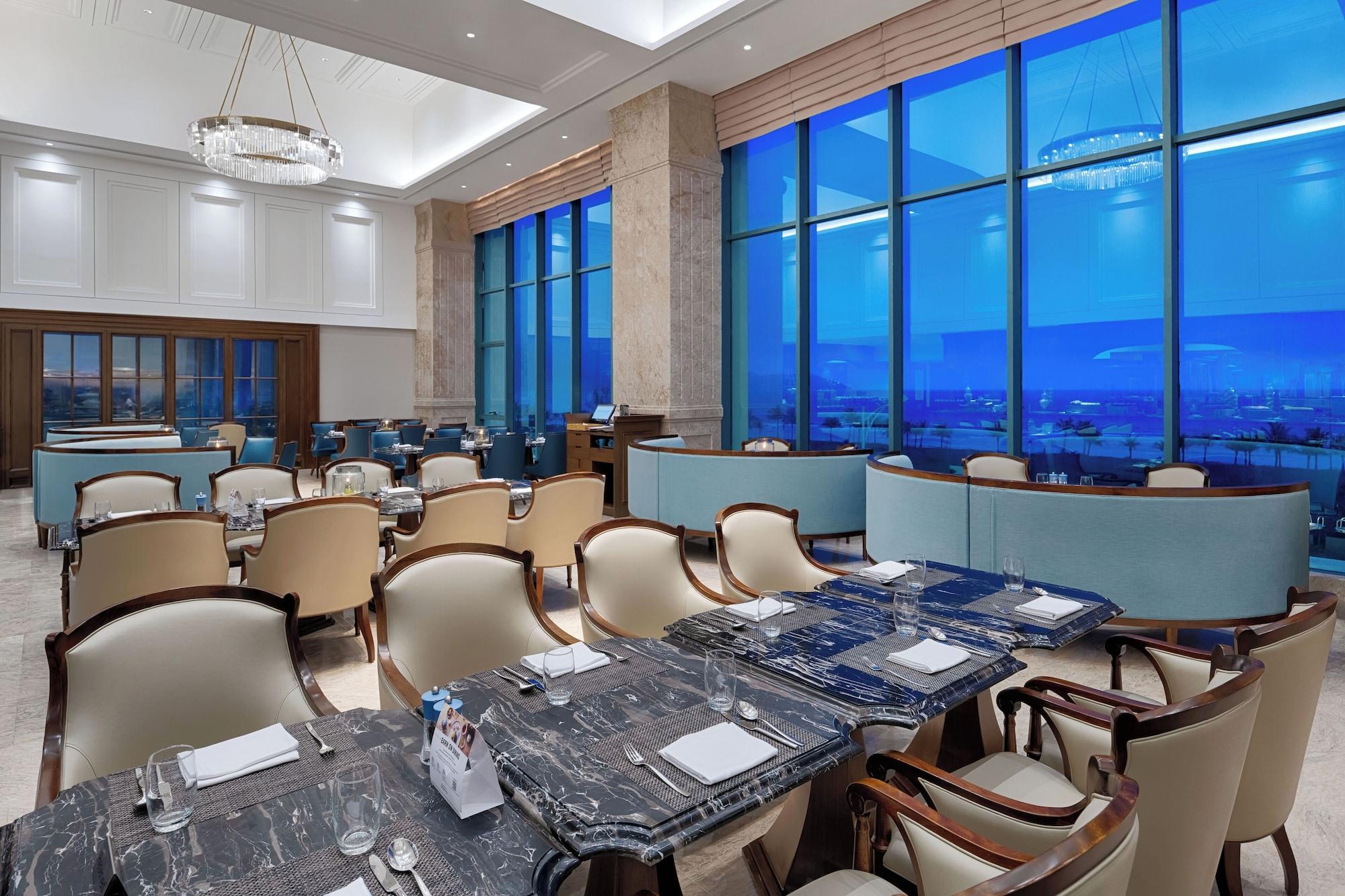 Restaurant Four Points by Sheraton Danang