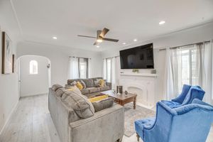 Alquiler Vacacional - 2 Mi to Citadel Outlets! East LA Retreat Near I-5