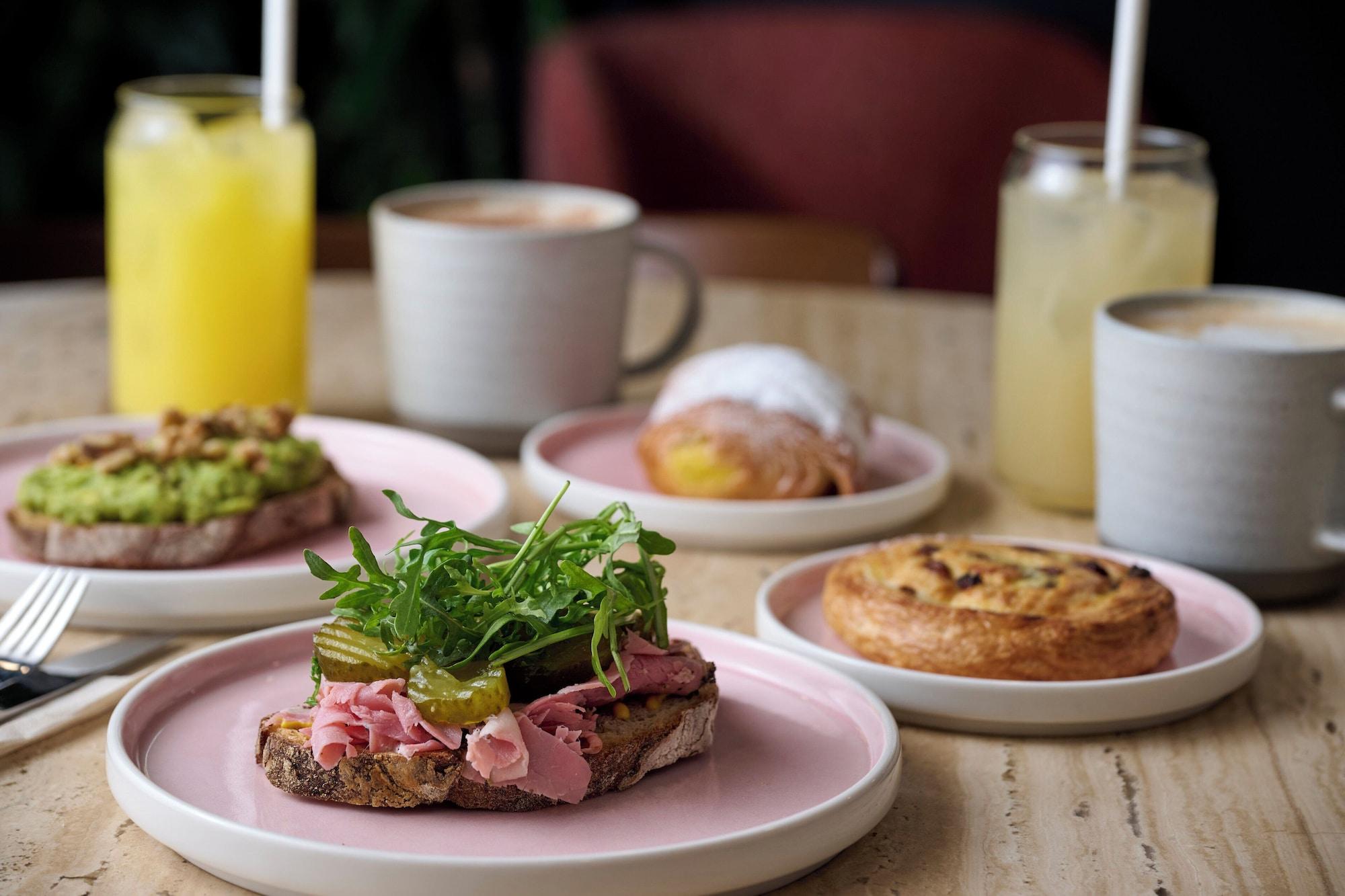 Restaurant Cove Landmark Pinnacle