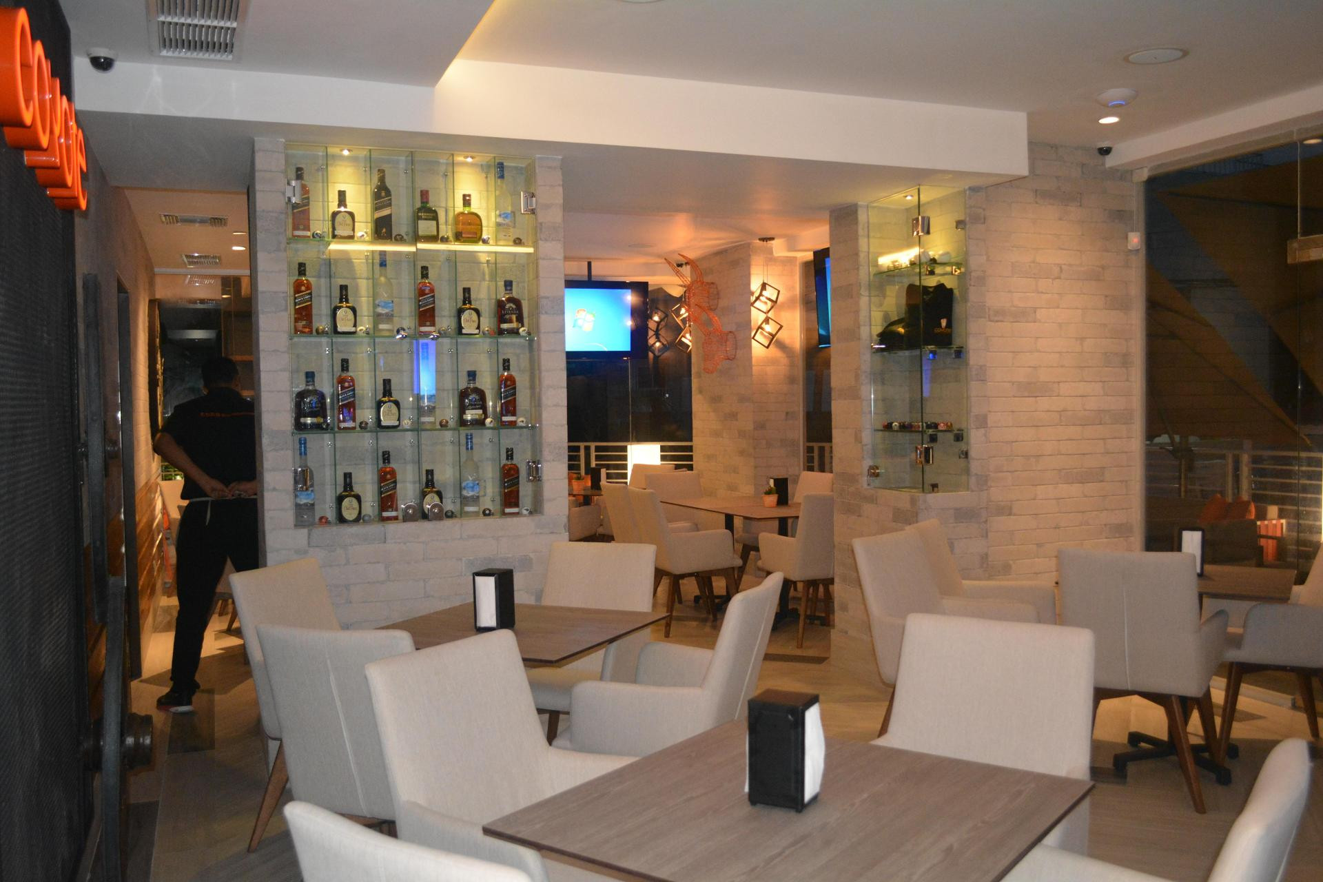 Vista Lobby Ducassi Suites Rooftop Pool Beach Club & Spa