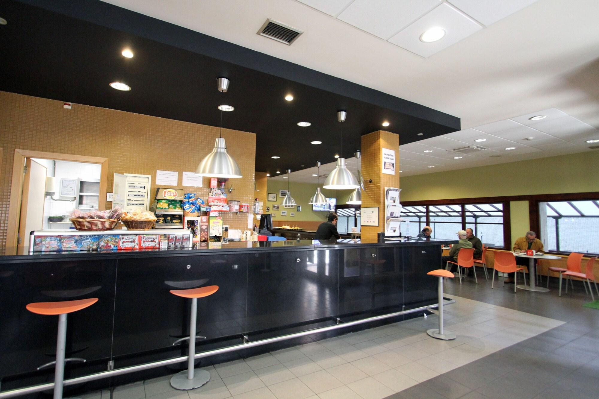 Bar/Salón Albergue Trinkete Etxea - Hostel