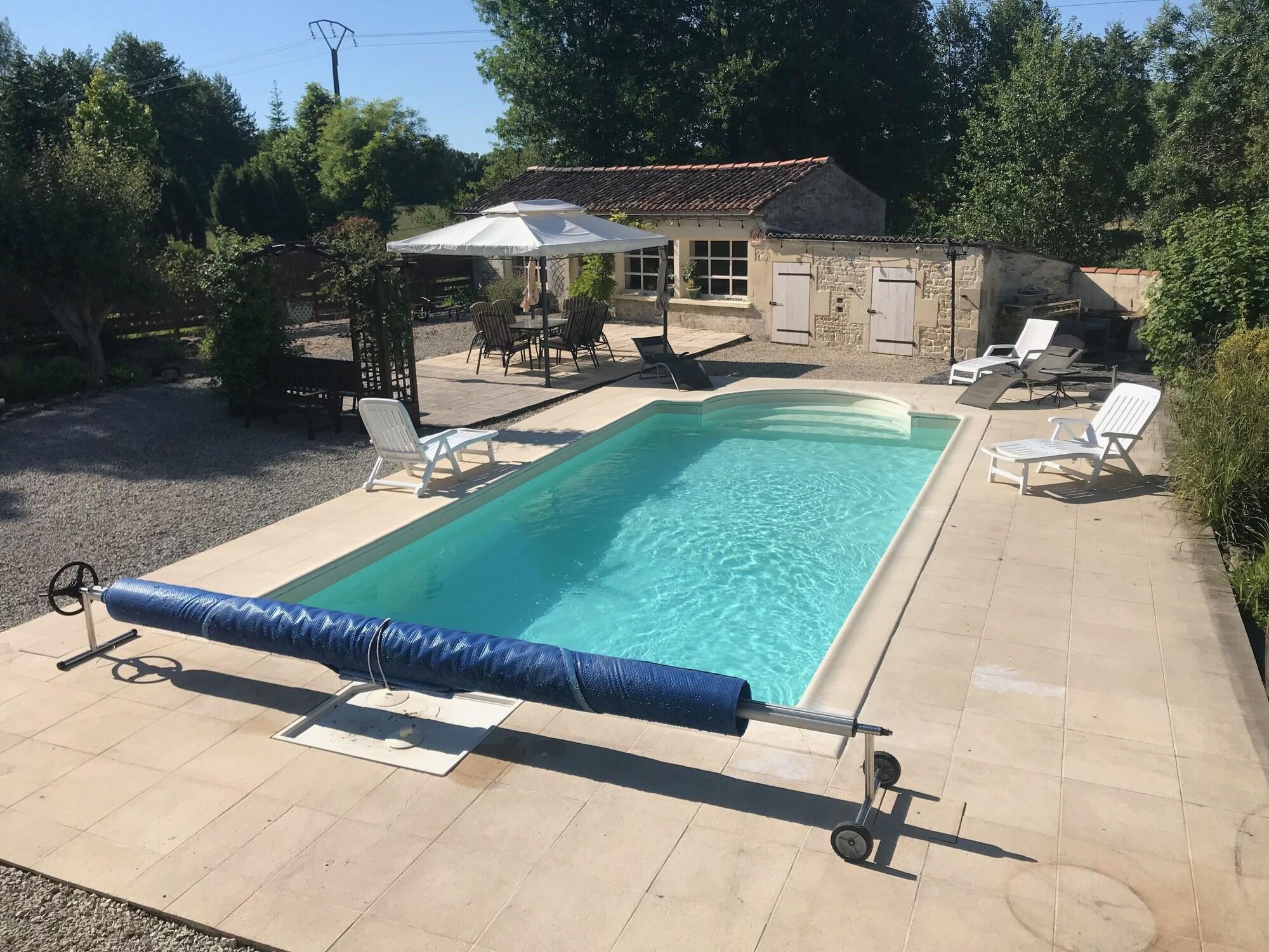 Vista Piscina Chambre d'hôtes Les Cygnes Noirs
