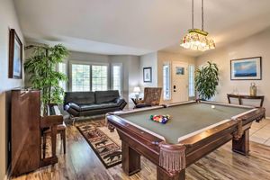 Alquiler Vacacional - Large Yard + Hot Tub: Reno Retreat!