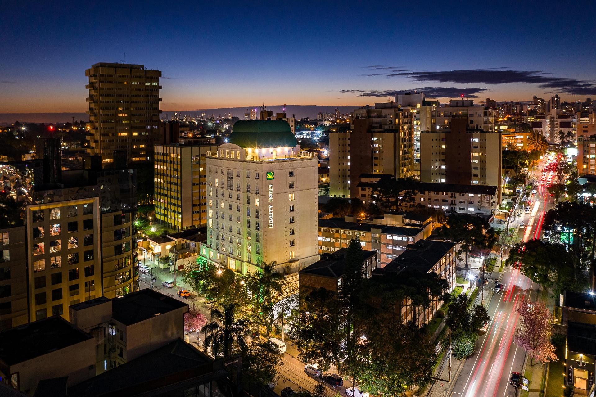 Vista Exterior Quality Hotel Curitiba