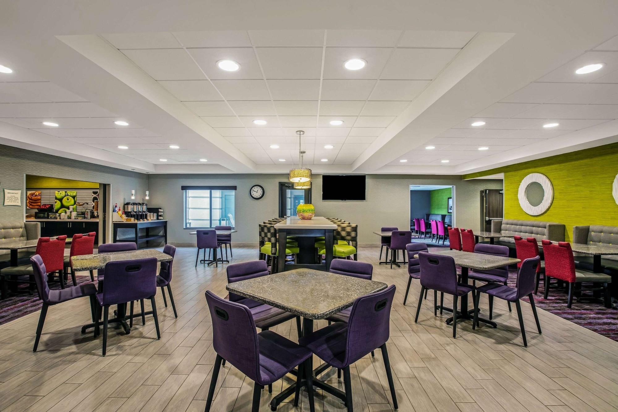 Restaurant La Quinta Inn & Suites by Wyndham Kearney