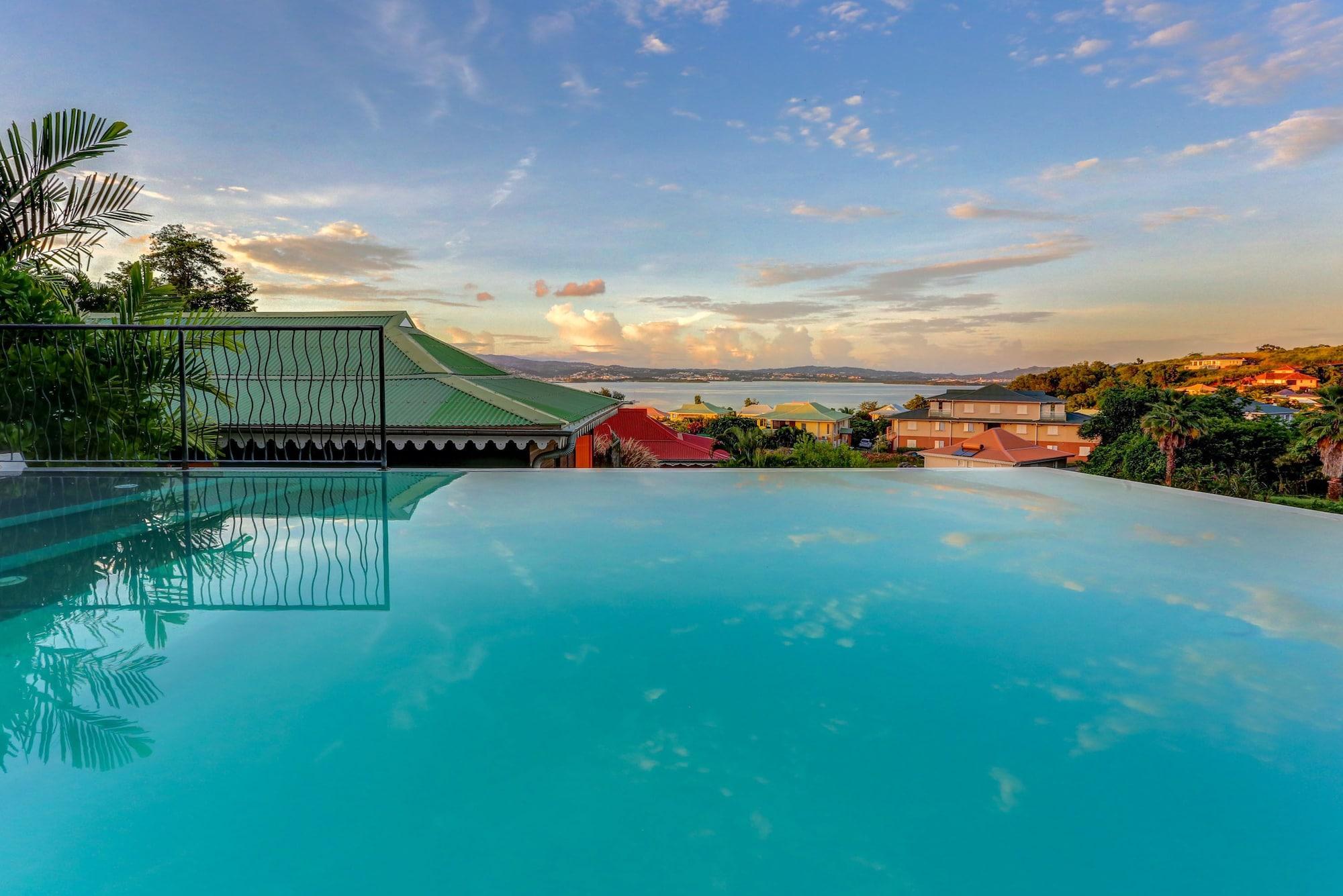 Vista Piscina La Suite Villa