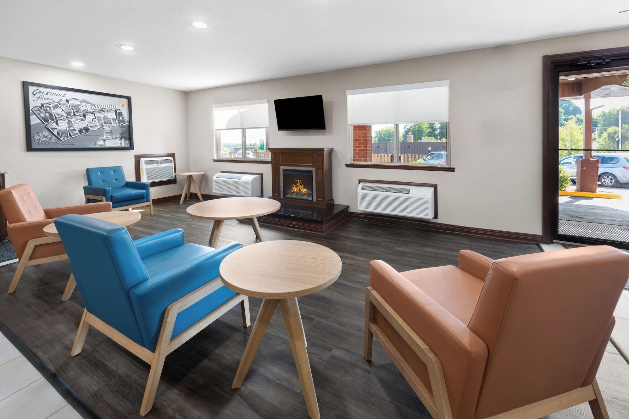 Vista Lobby Super 8 by Wyndham Fairmont
