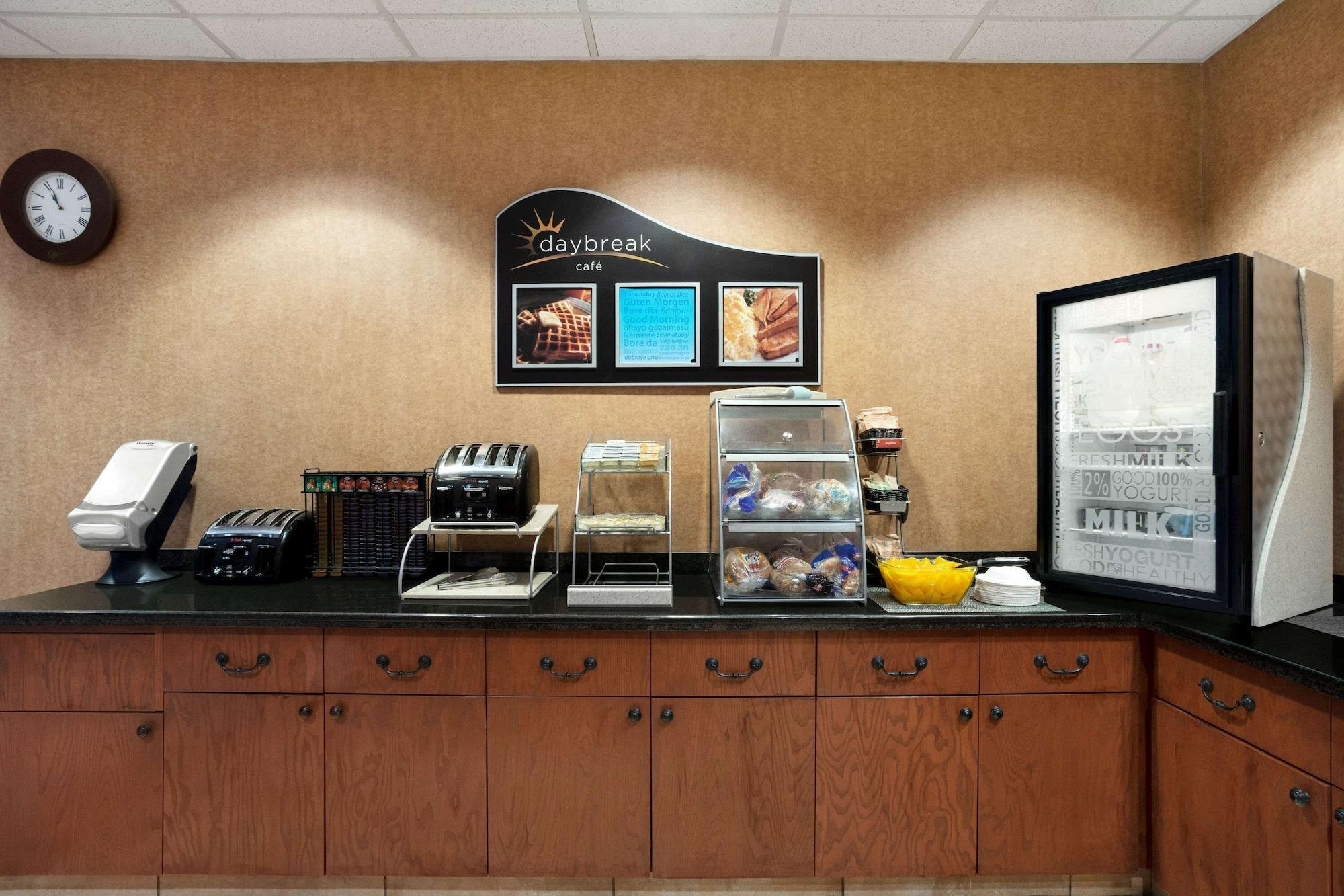 Restaurant Days Inn & Suites by Wyndham Strathmore