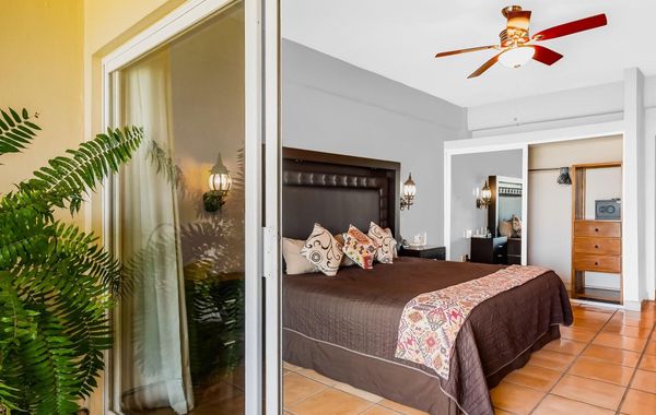 Stylish Apartment Near Beach & Dining With Pool, hot Tub, Tennis, & Large Patio - Hoteles en Punta de Mita, Nayarit: todo incluido, baratos y ofertas
