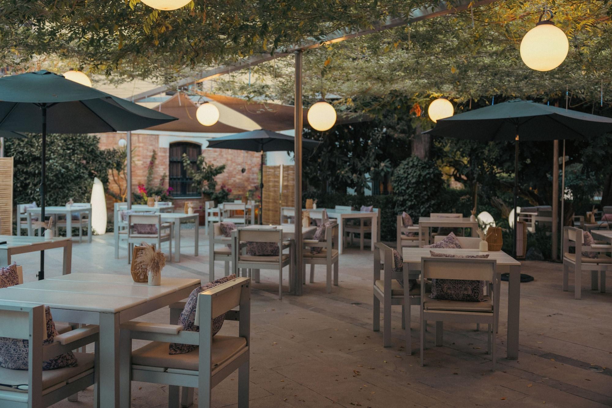 Vista Exterior Hospes Palacio de los Patos, a Member of Design Hotels