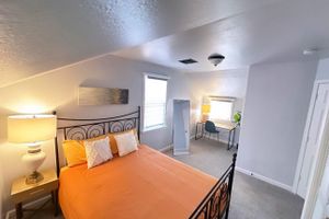 Alquiler Vacacional - The Oasis - Your Luxury 2BR/1.5BA Home in Downtown Modesto